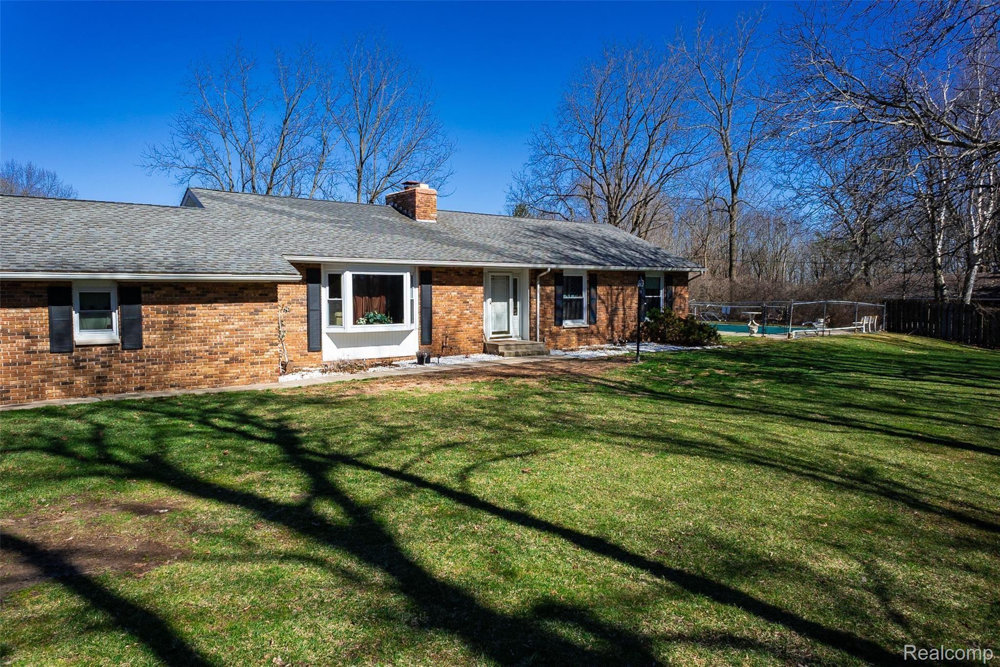 12247 Onondaga Rd Property Photo 4