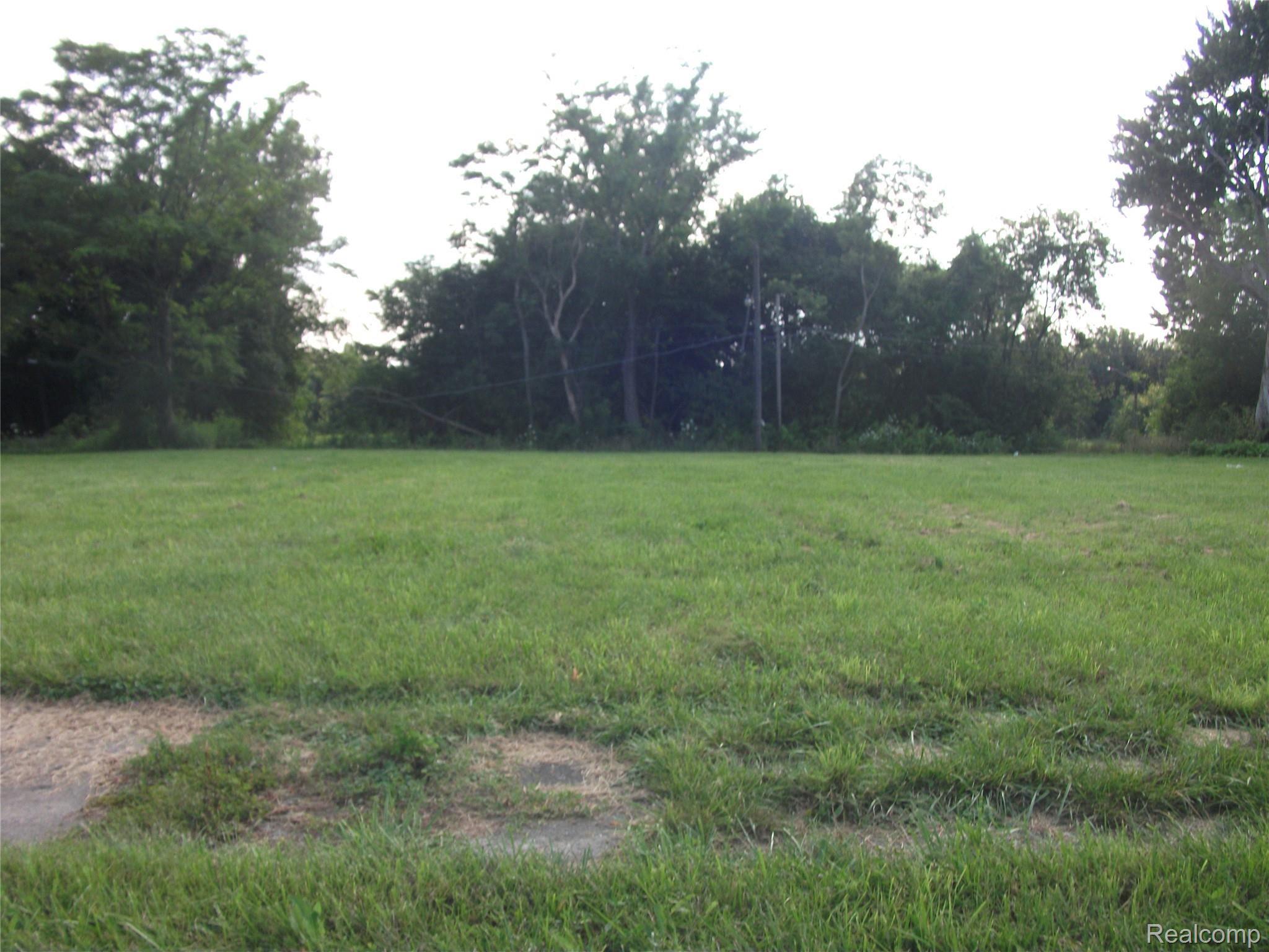 1131 Newport Property Photo 2