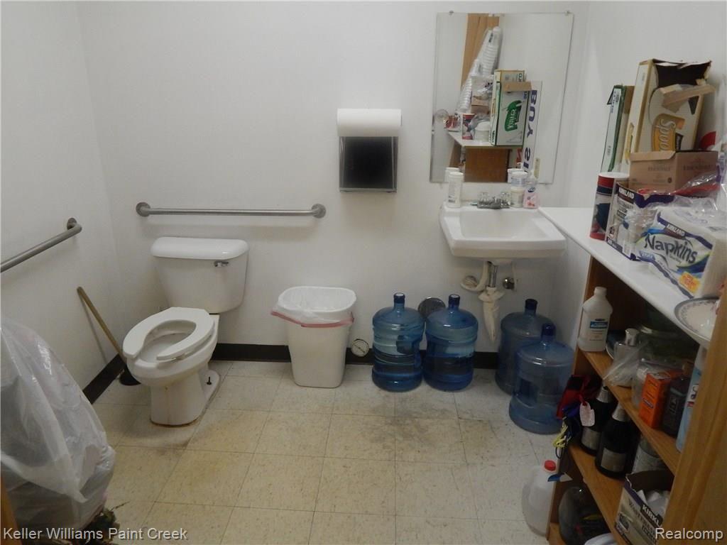 8771 Hall Rd Property Photo 15