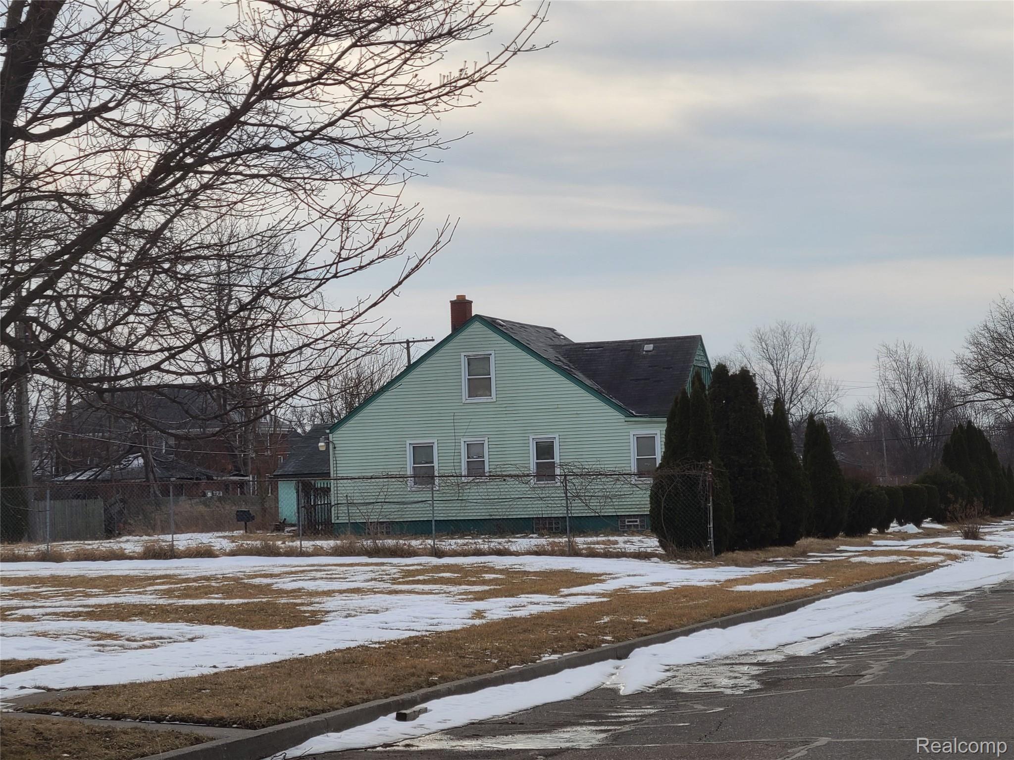 4374 Newport St Property Photo 5