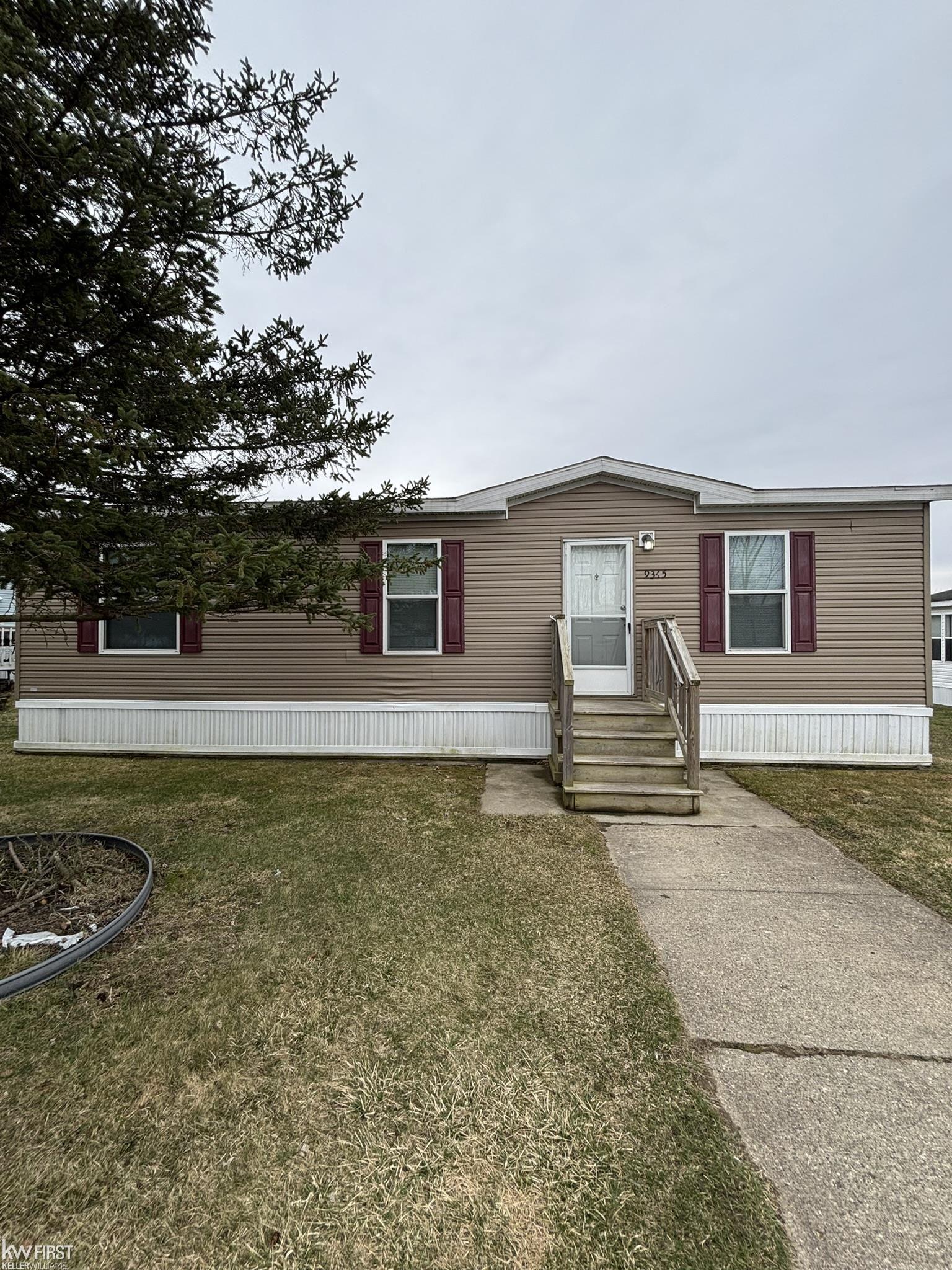 9345 River Dr Property Photo