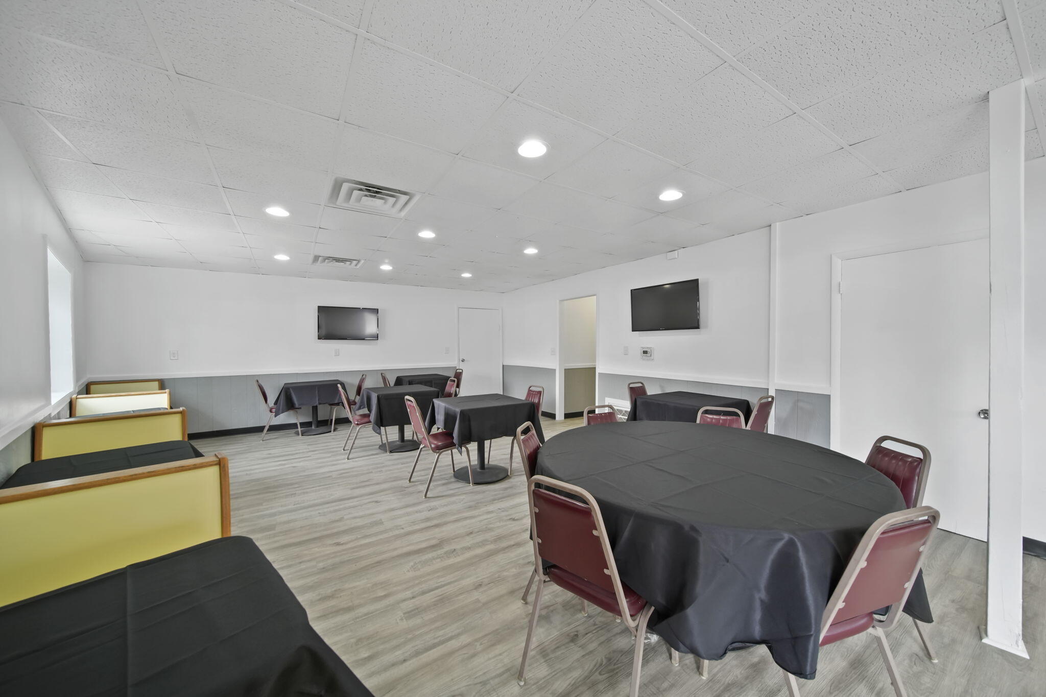 100 Elizabeth Street Property Photo 9