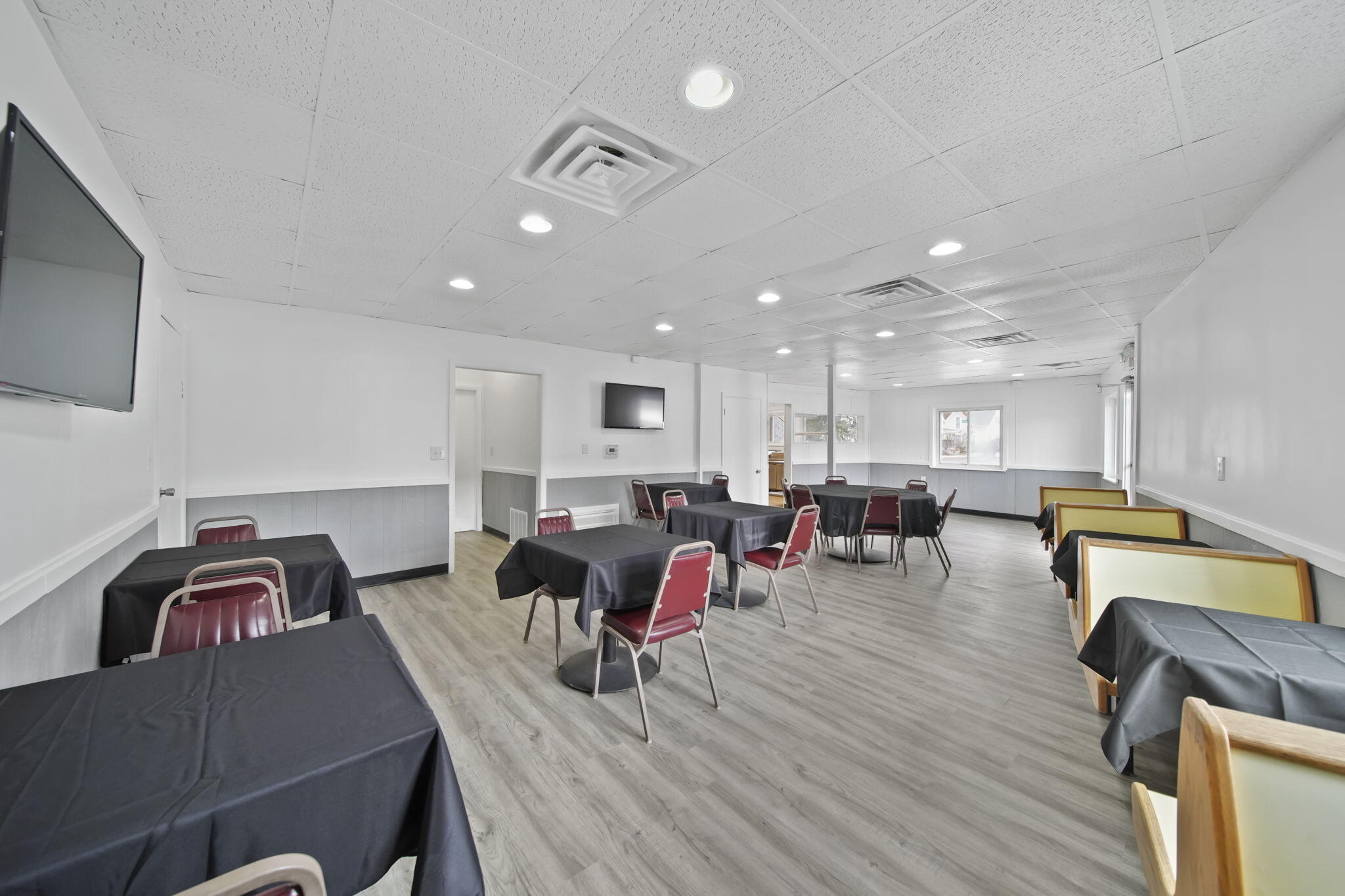 100 Elizabeth Street Property Photo 10