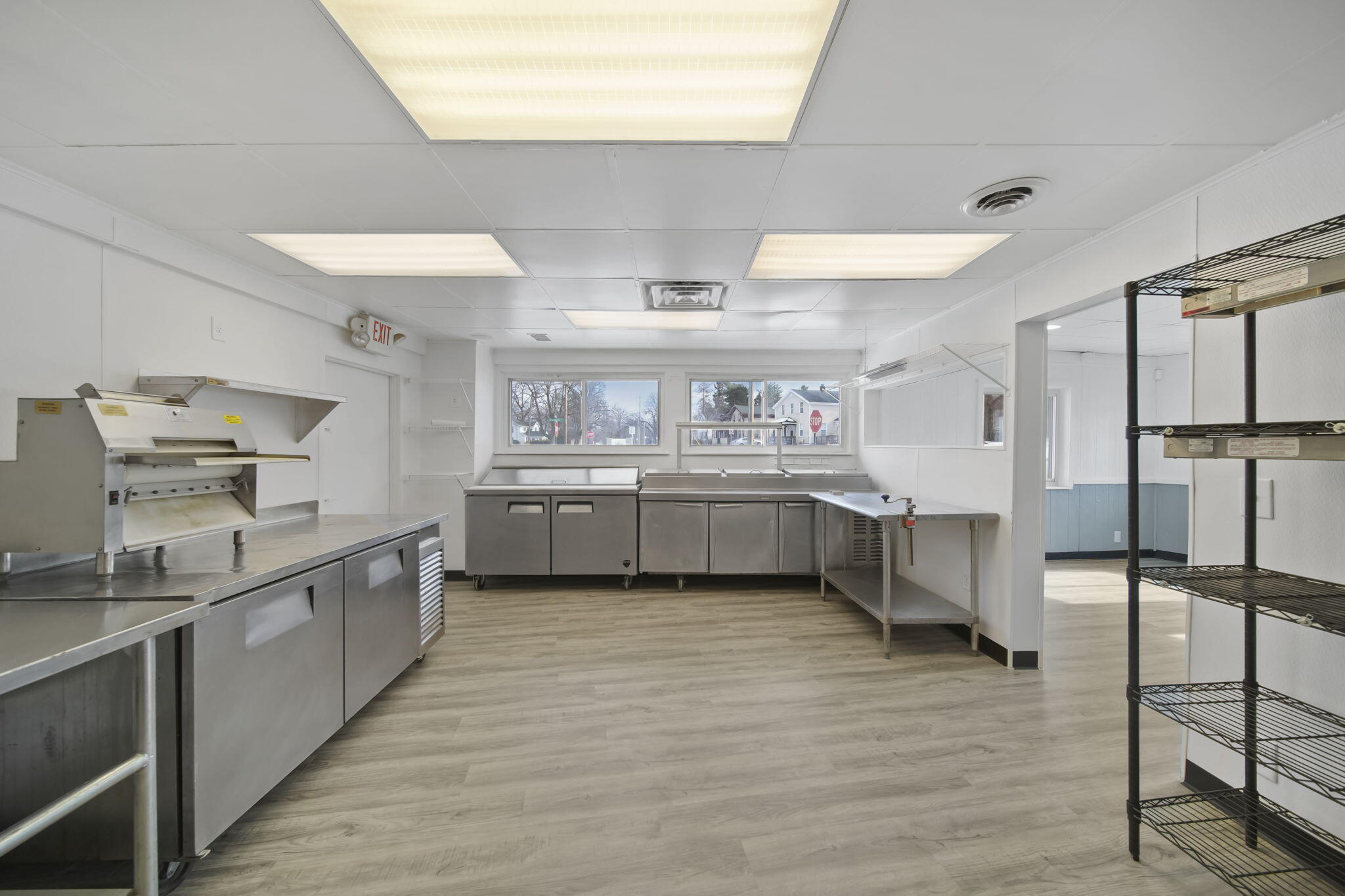 100 Elizabeth Street Property Photo 12