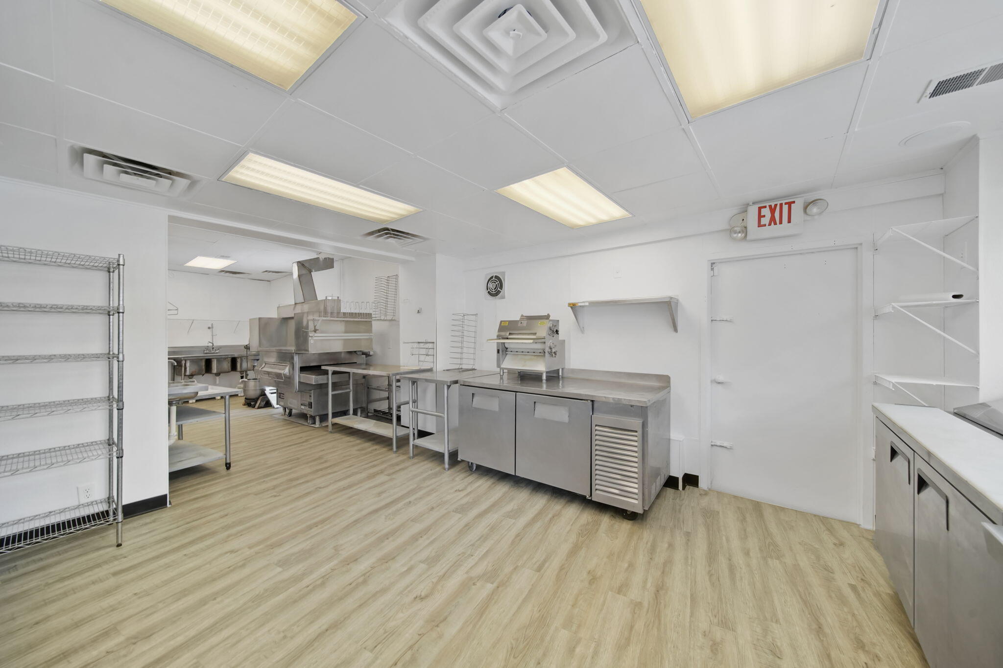 100 Elizabeth Street Property Photo 14