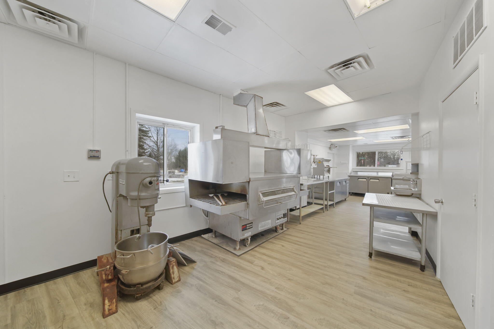 100 Elizabeth Street Property Photo 19
