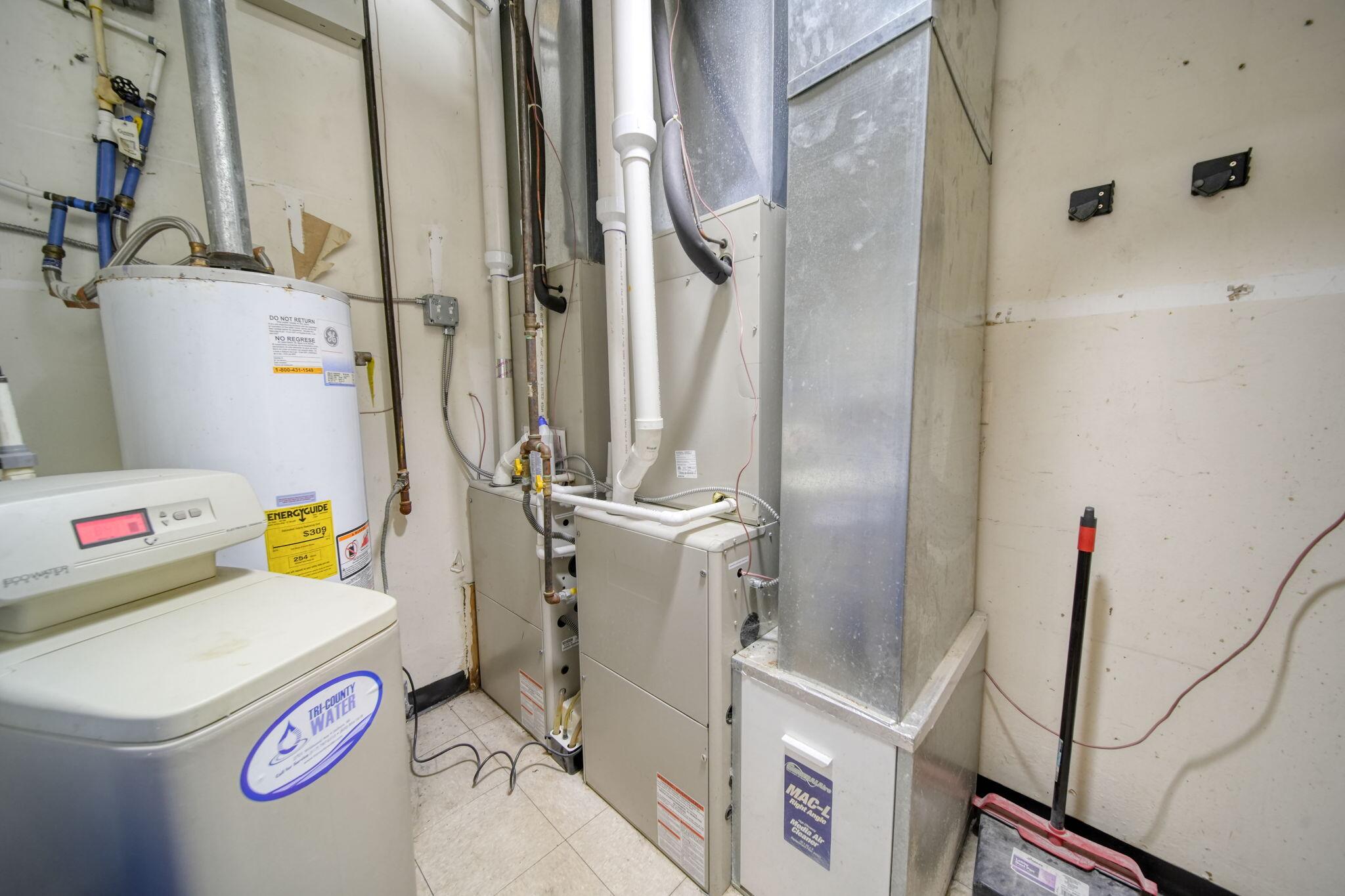 100 Elizabeth Street Property Photo 28