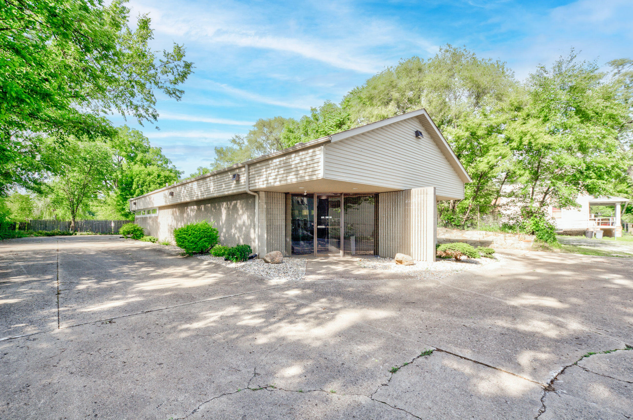 1010 Burr Street Property Photo 2