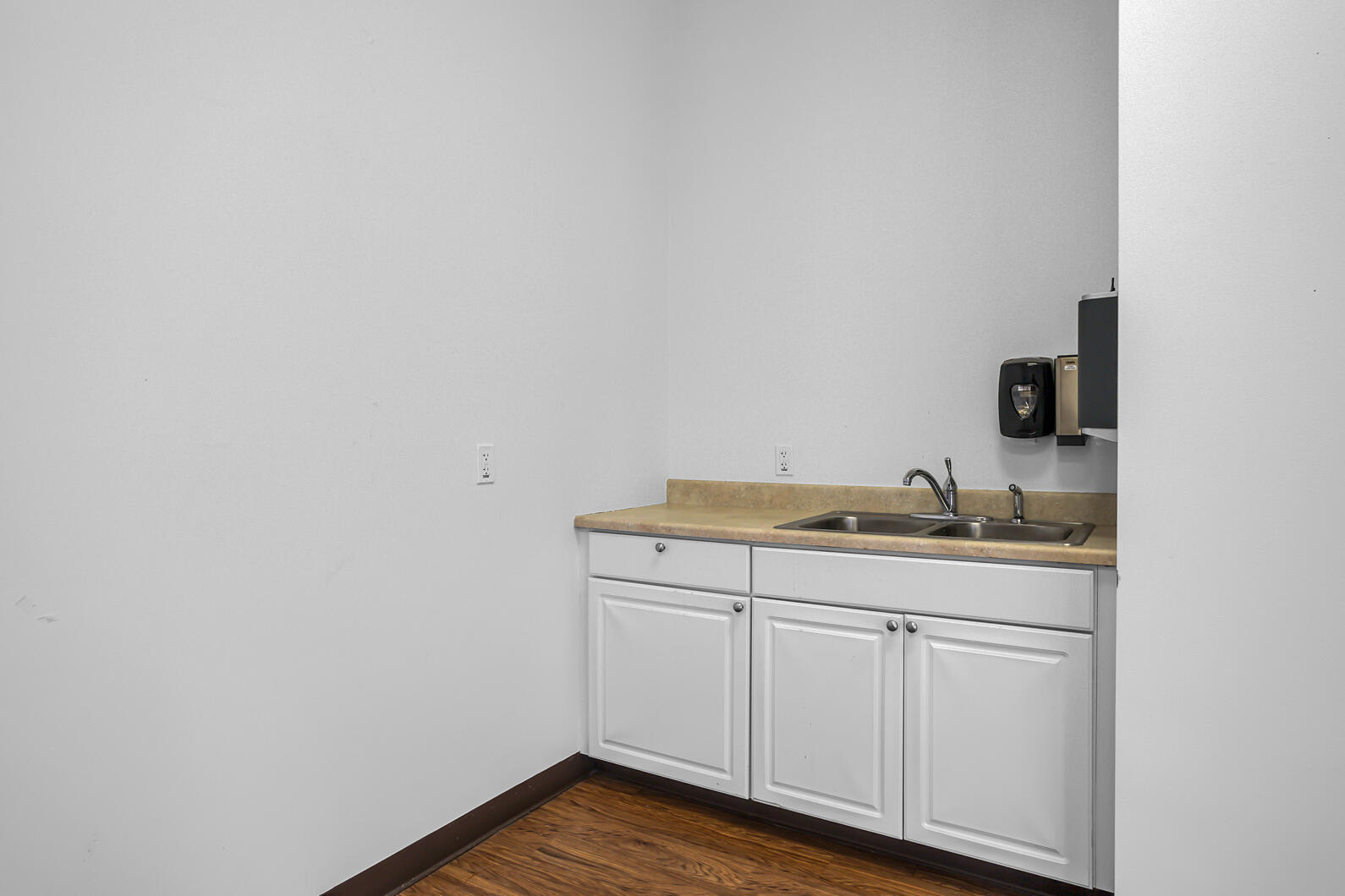 132 W Cortland Street Property Photo 9