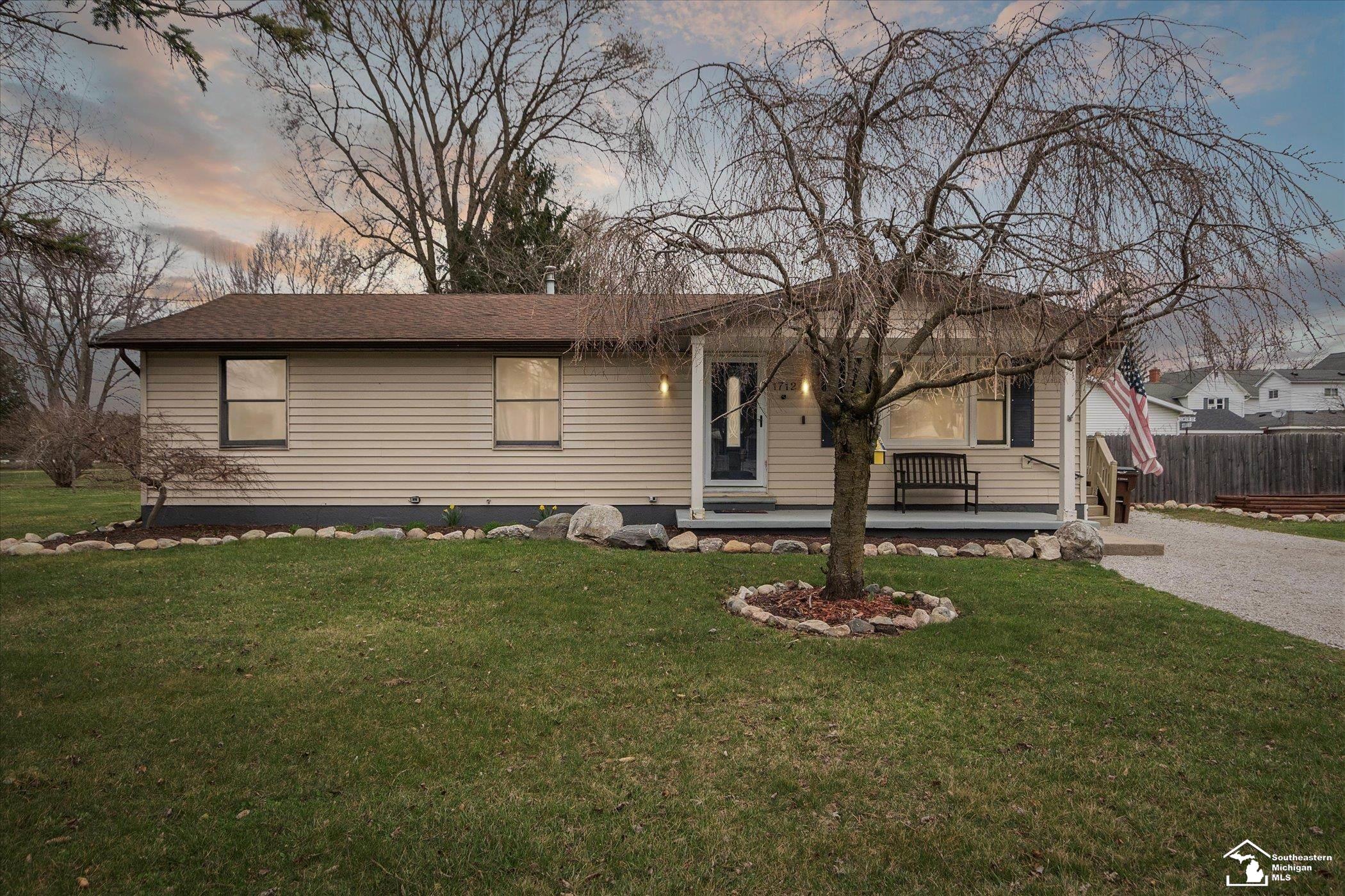 1712 Center ST Property Photo 1
