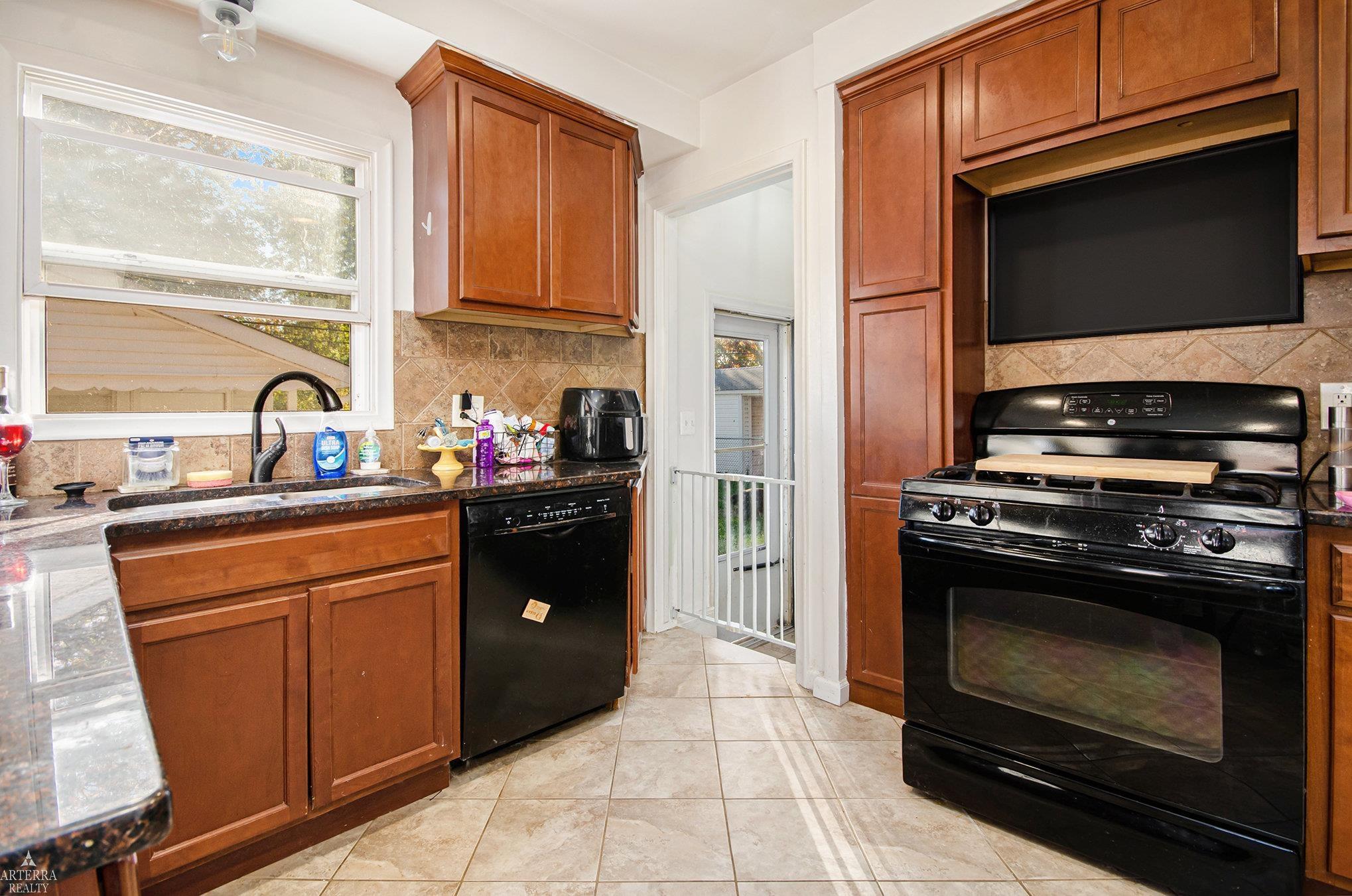 22530 Mylls St Property Photo 11