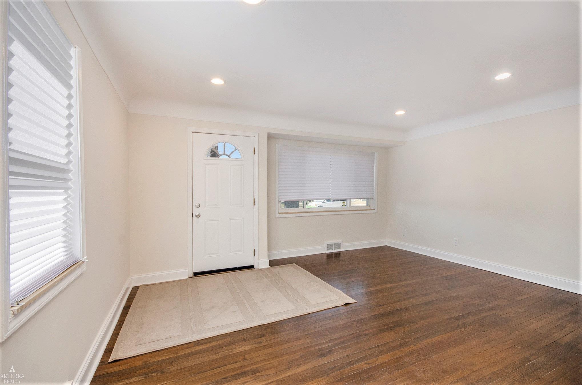 26314 Hampden St Property Photo 4