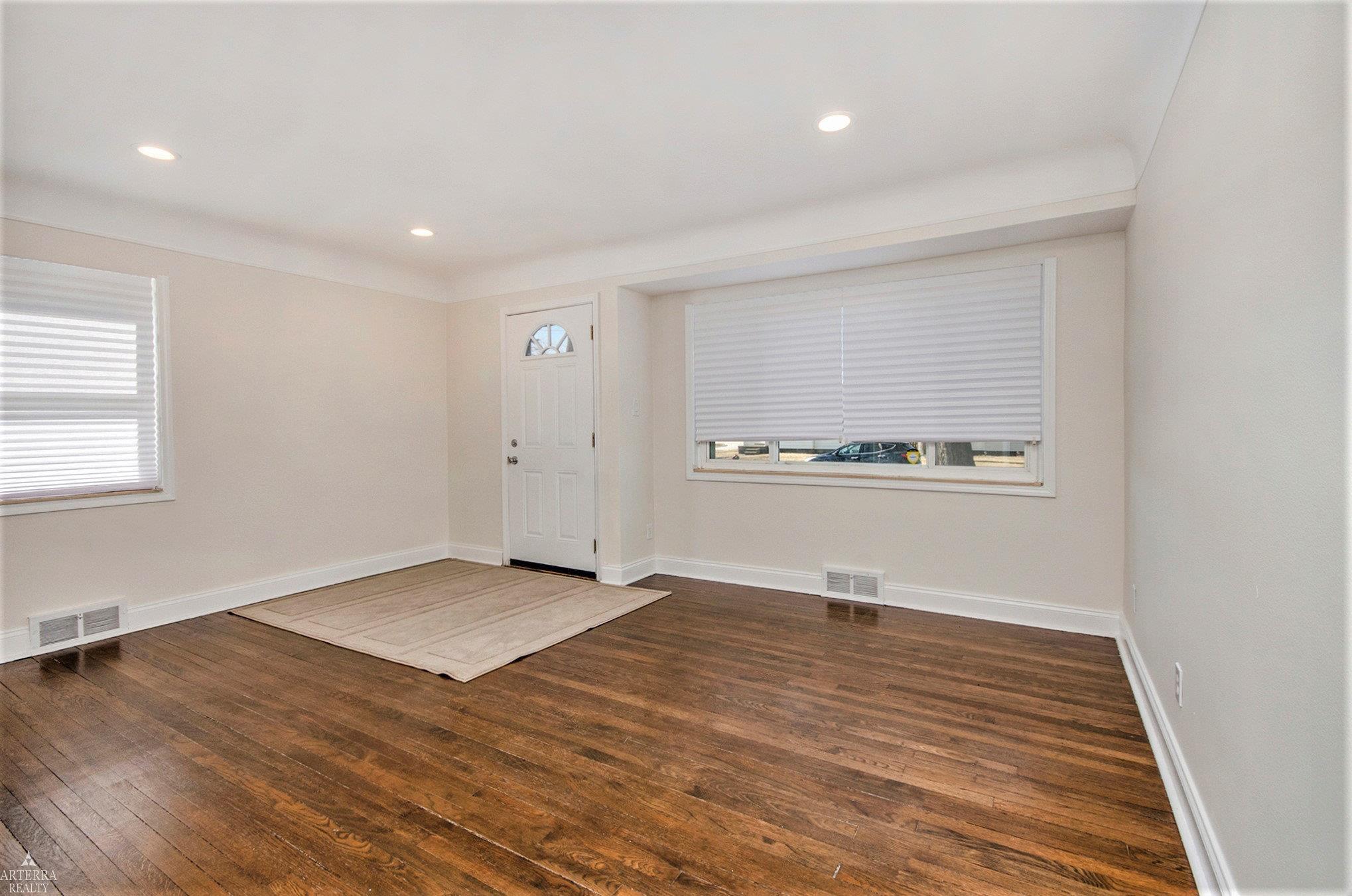 26314 Hampden St Property Photo 5