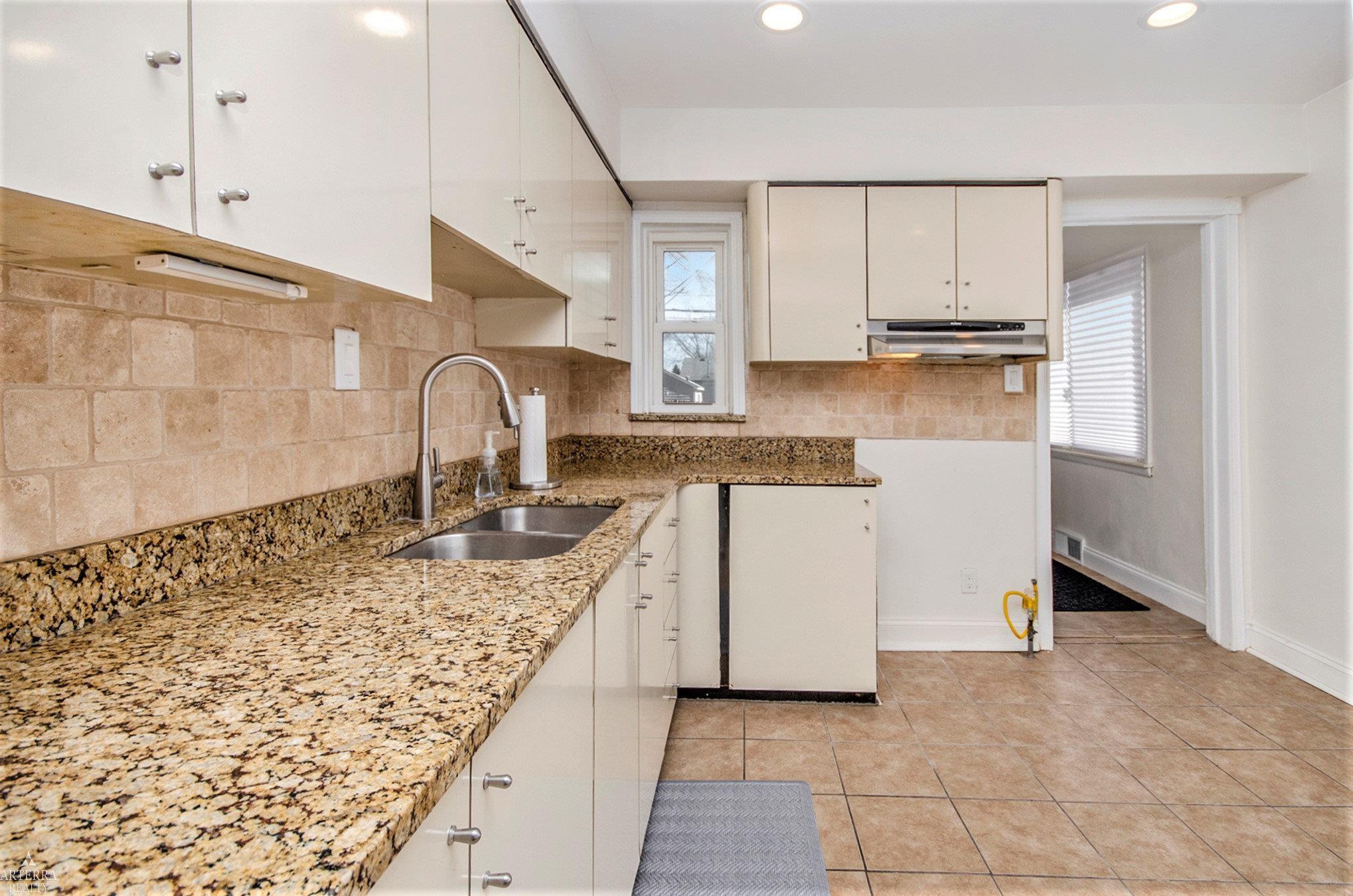 26314 Hampden St Property Photo 6