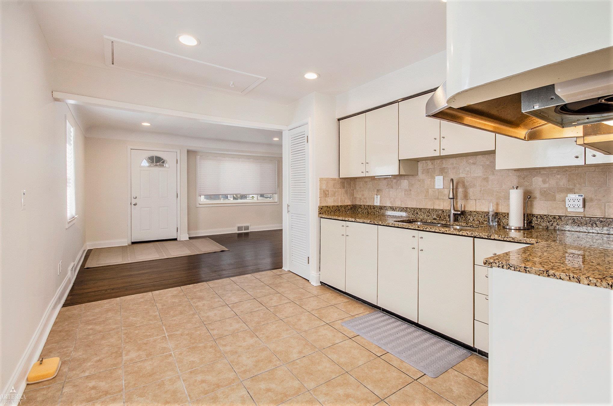 26314 Hampden St Property Photo 8