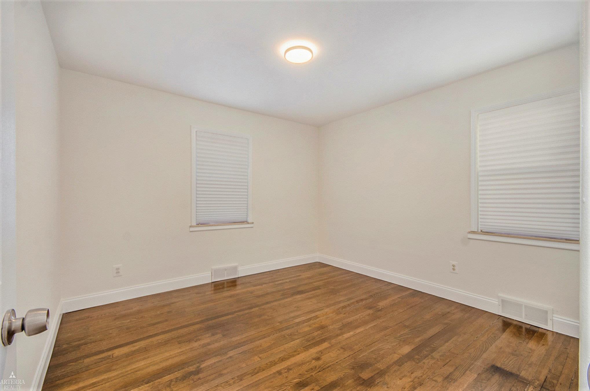 26314 Hampden St Property Photo 9