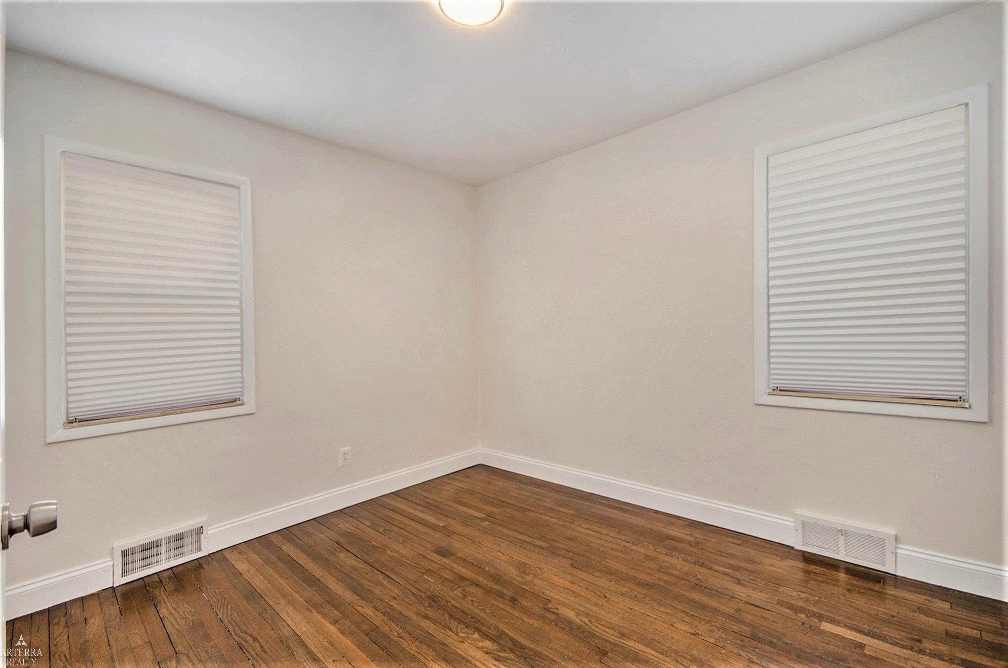 26314 Hampden St Property Photo 10