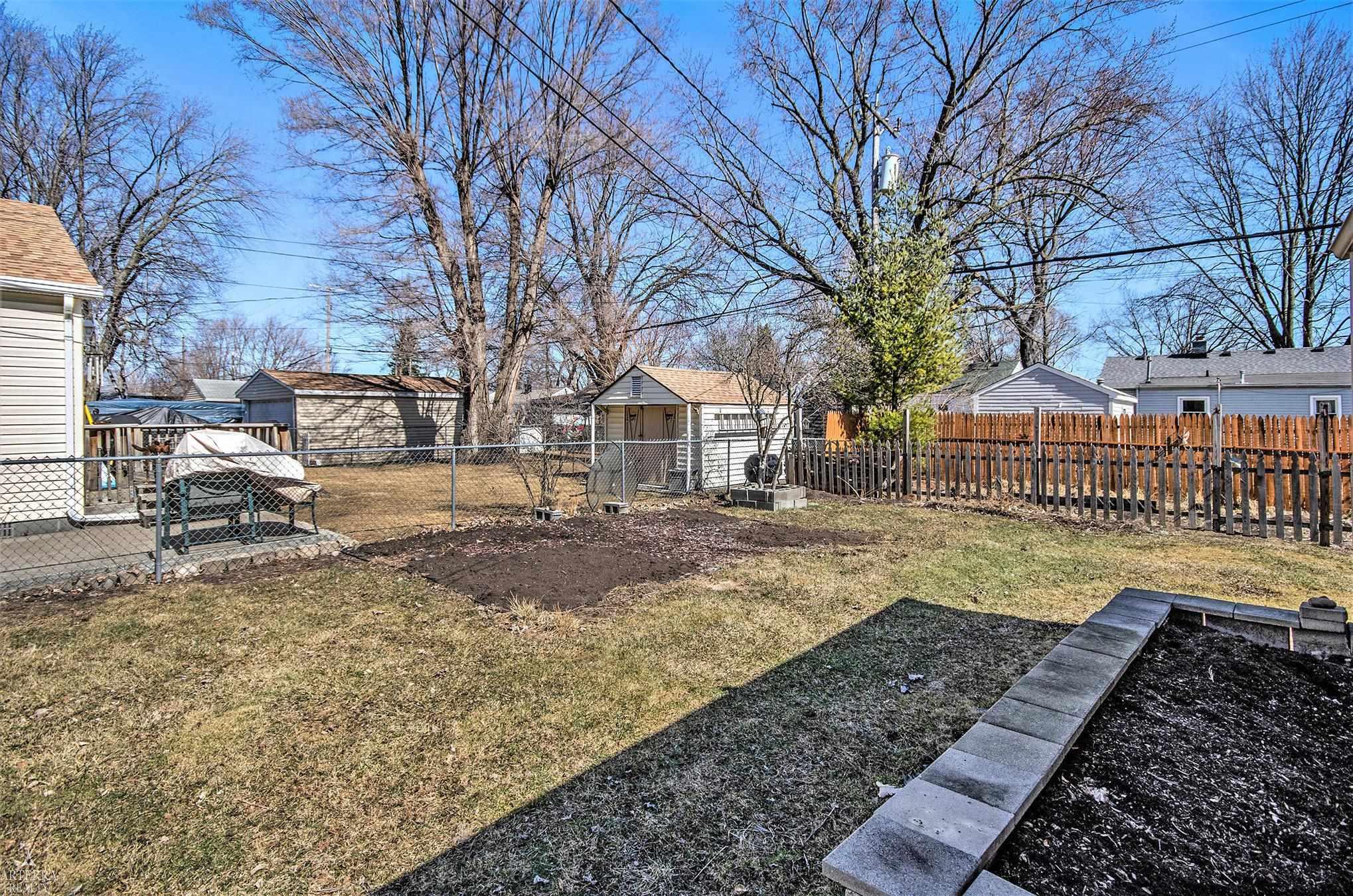 26314 Hampden St Property Photo 14
