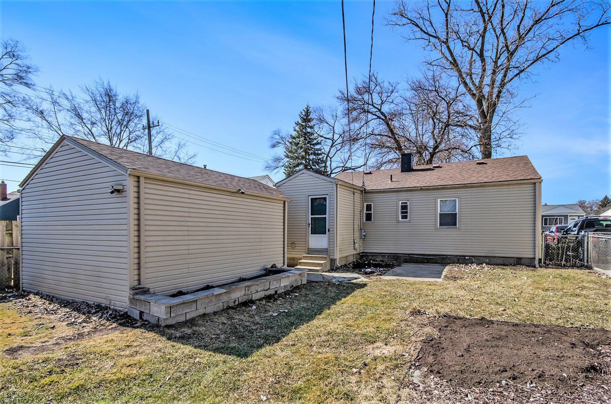 26314 Hampden St Property Photo 15