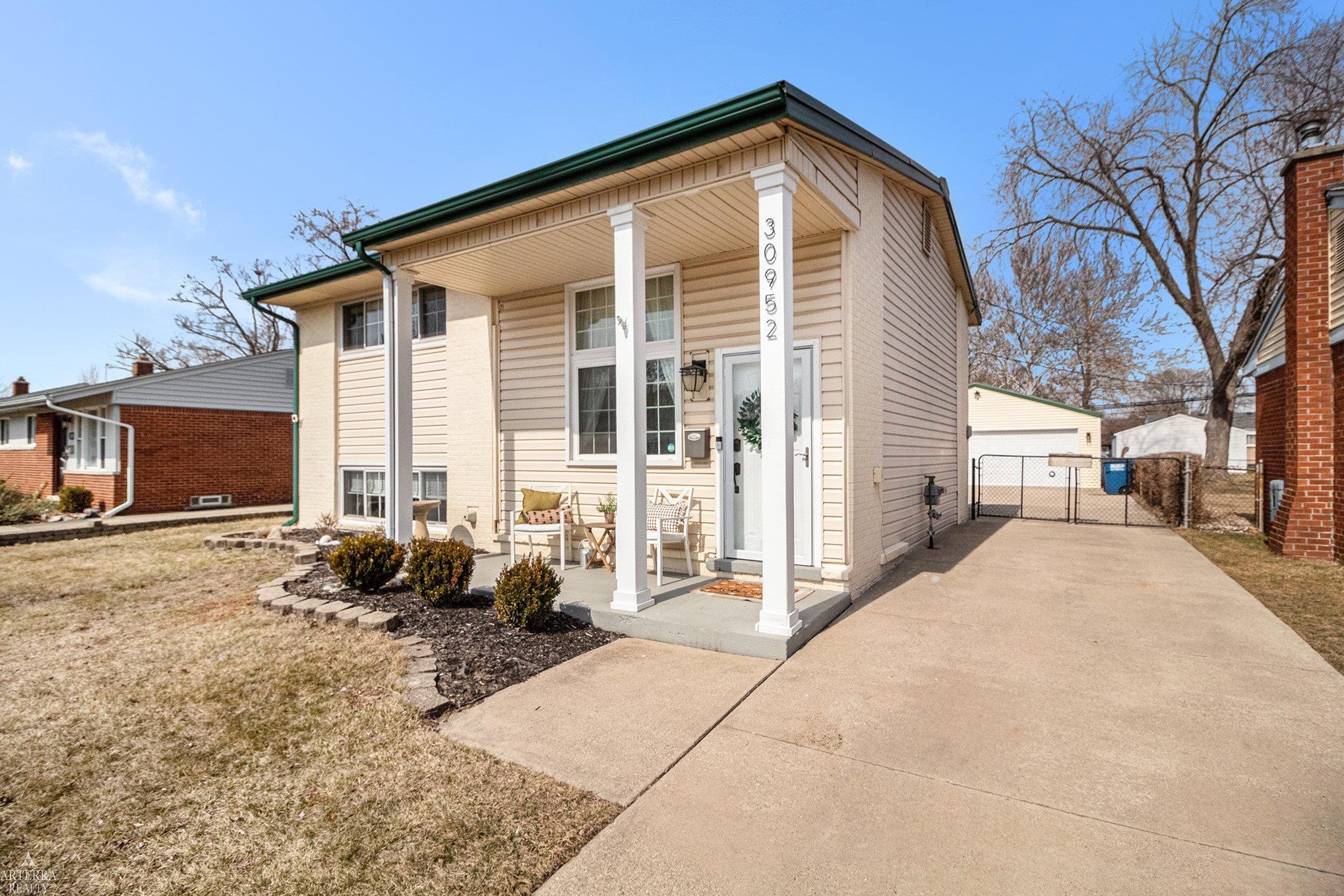 30952 Birchwood St Property Photo 3