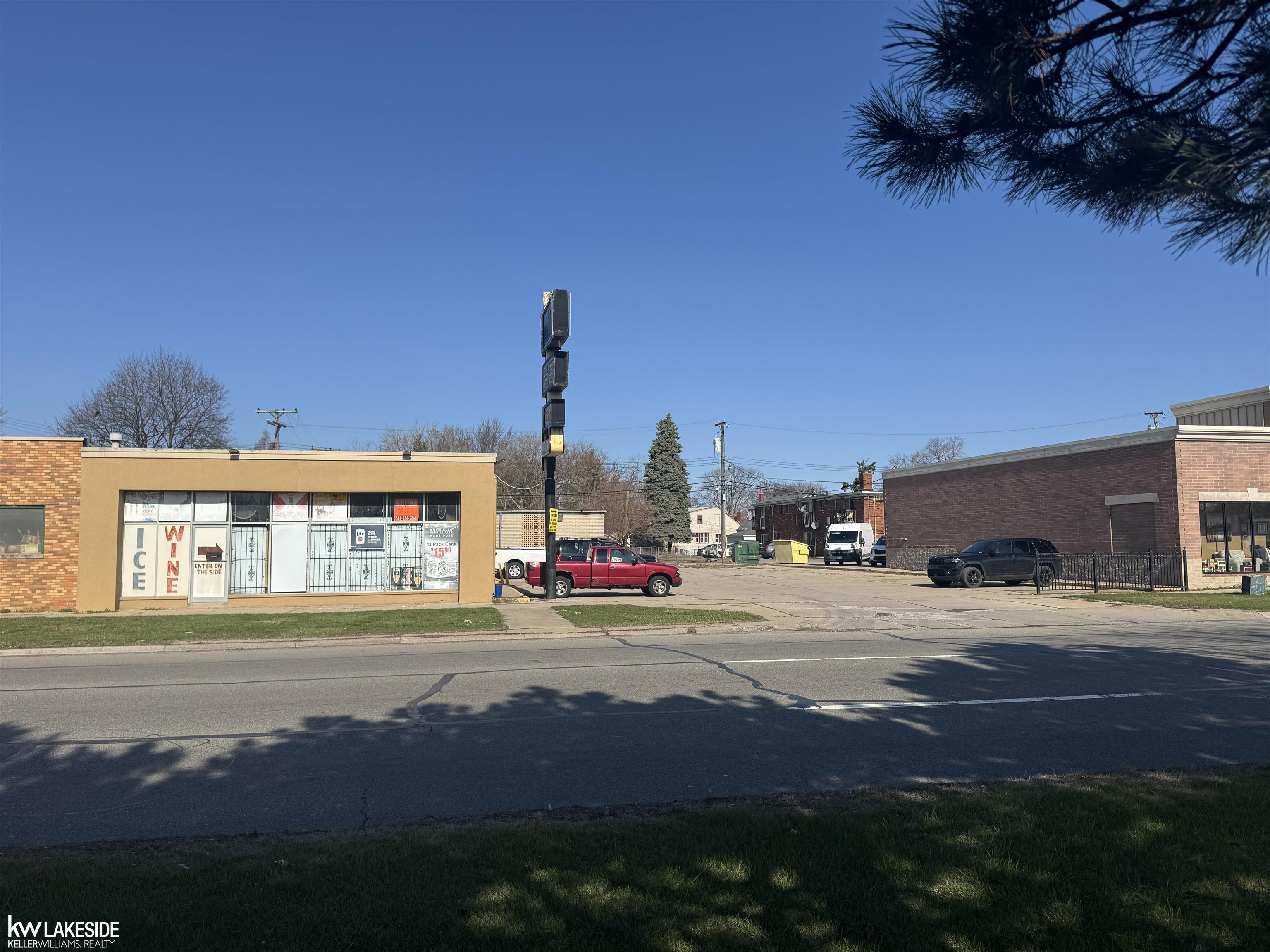26631 Gratiot Property Photo 1