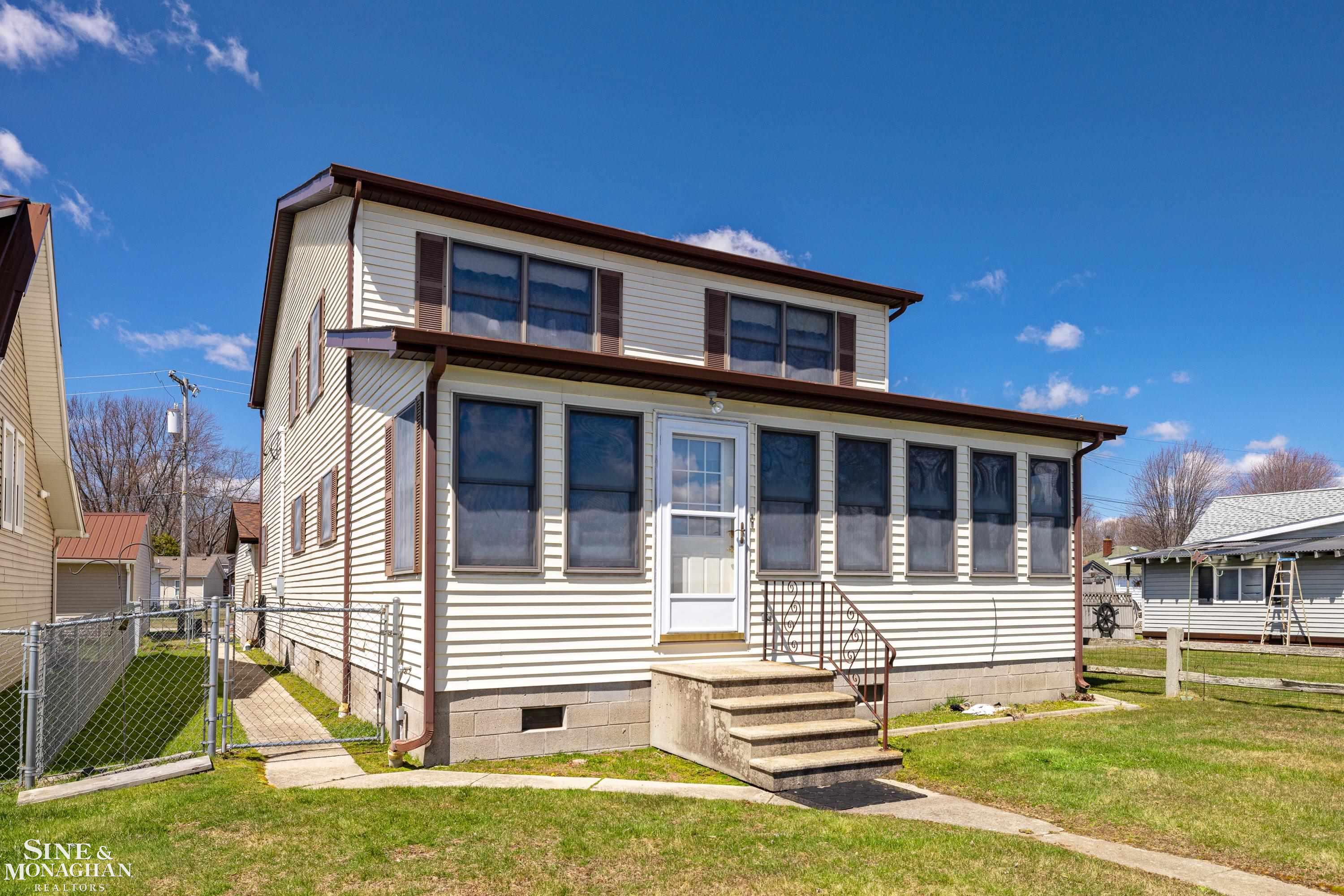 2022 E Park Property Photo 1