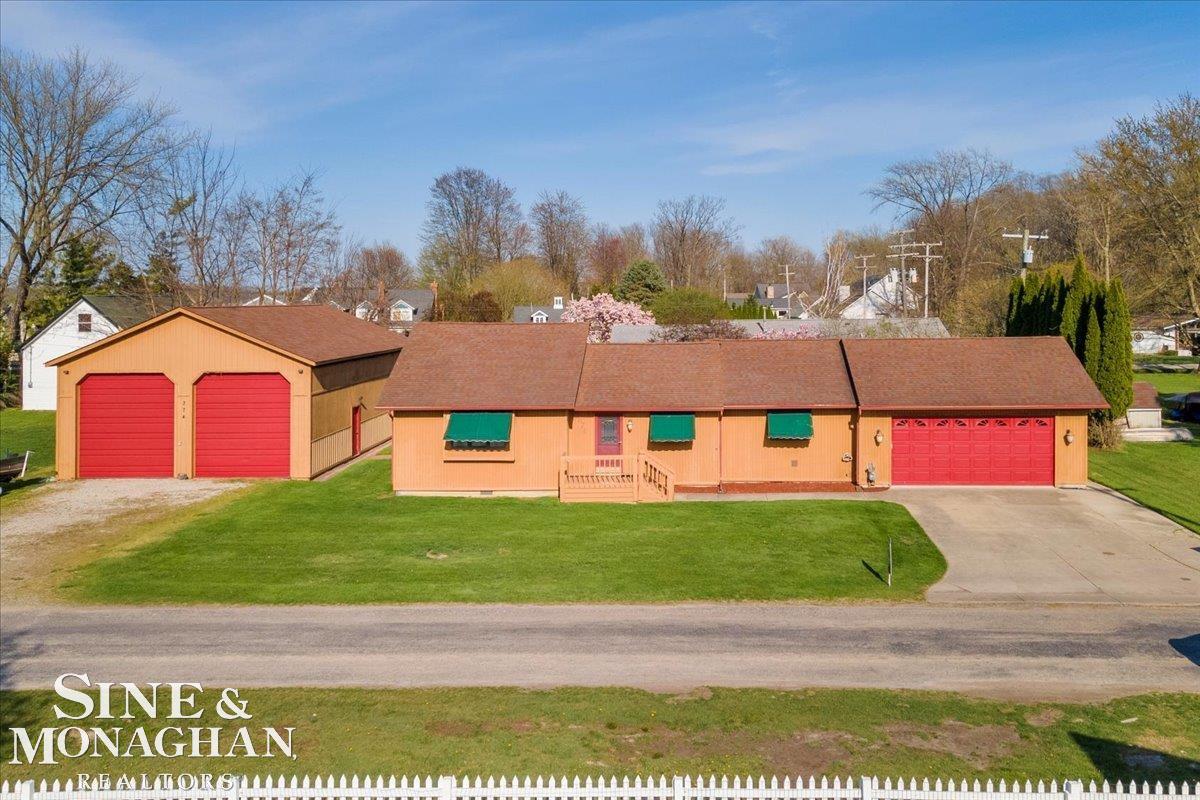 374 Monroe Blvd Property Photo 1