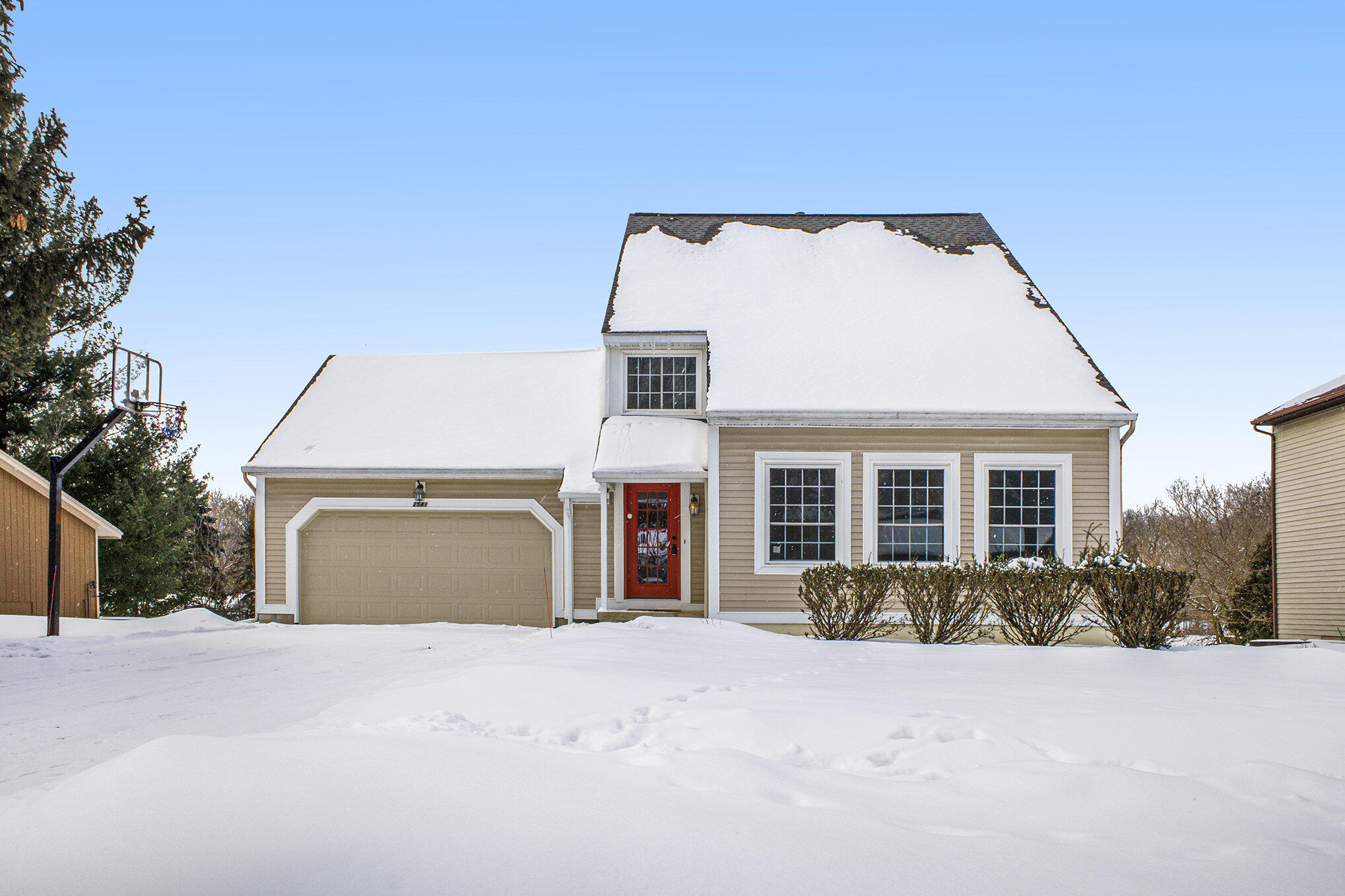 2541 Birchcrest Drive SE Property Photo 1