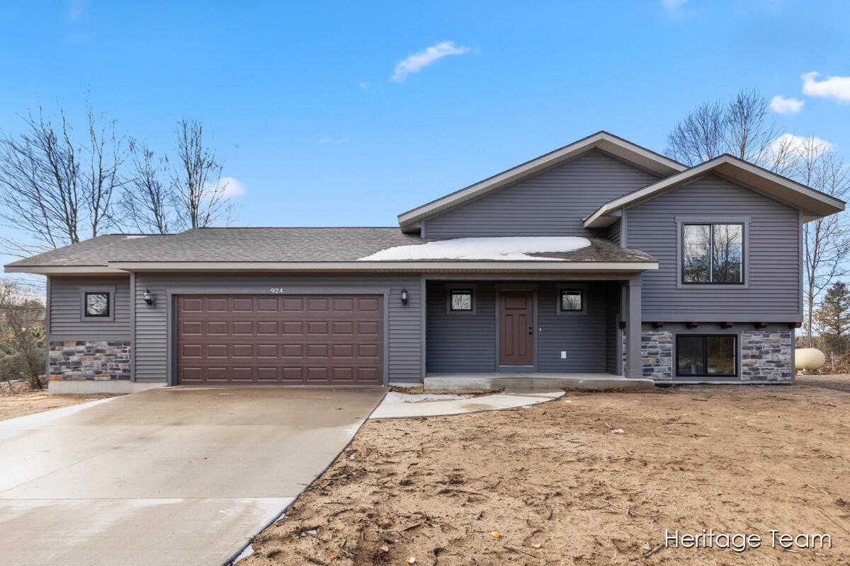 924 Armintrout Ridge Court Property Photo 1