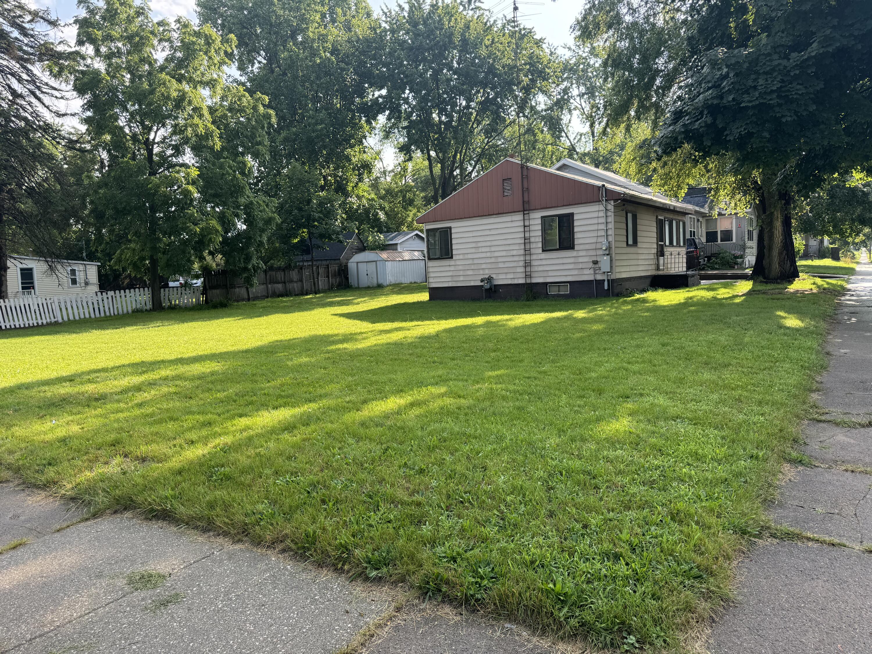 938 W Southern Avenue Property Photo 2