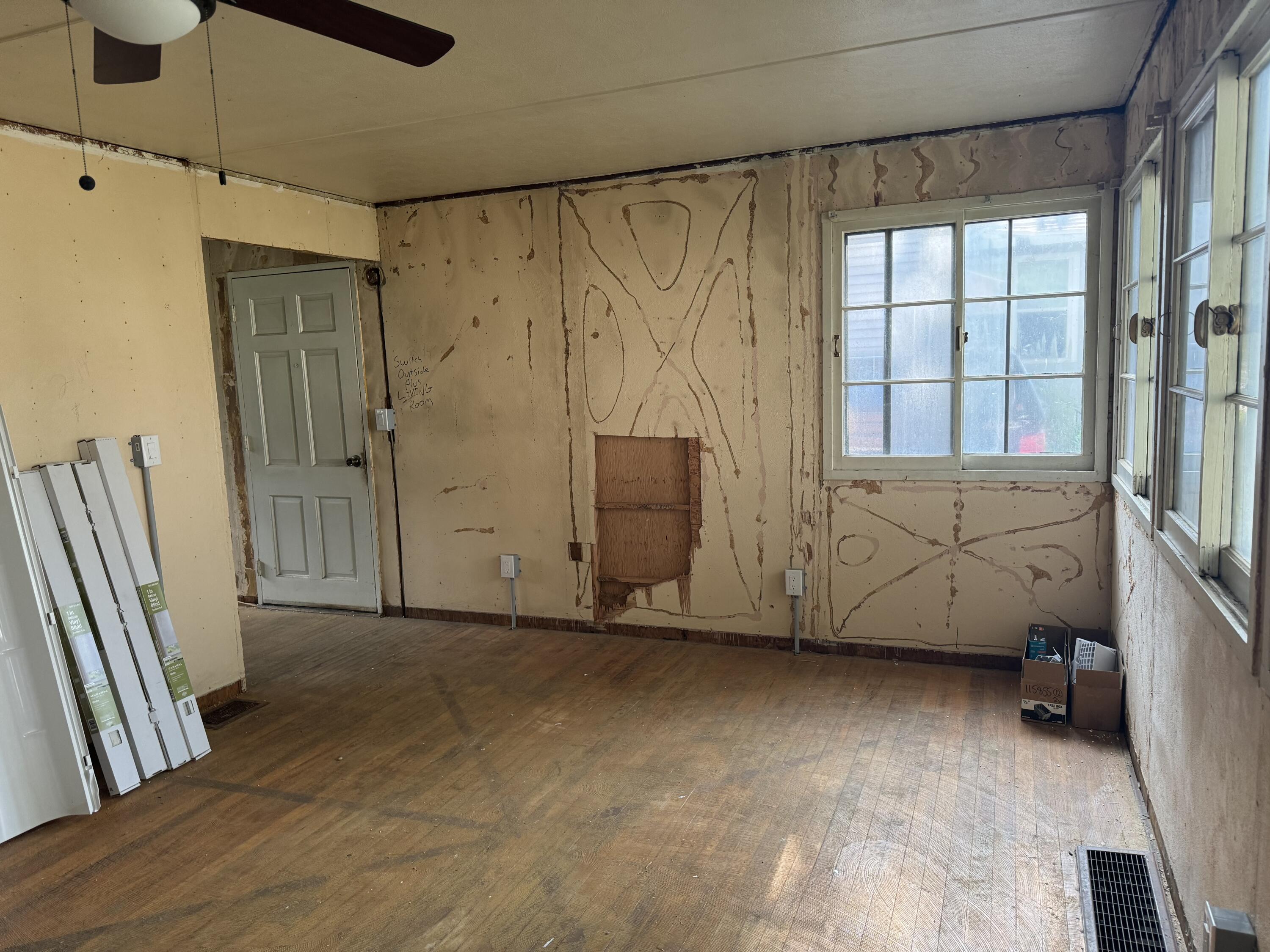 938 W Southern Avenue Property Photo 3