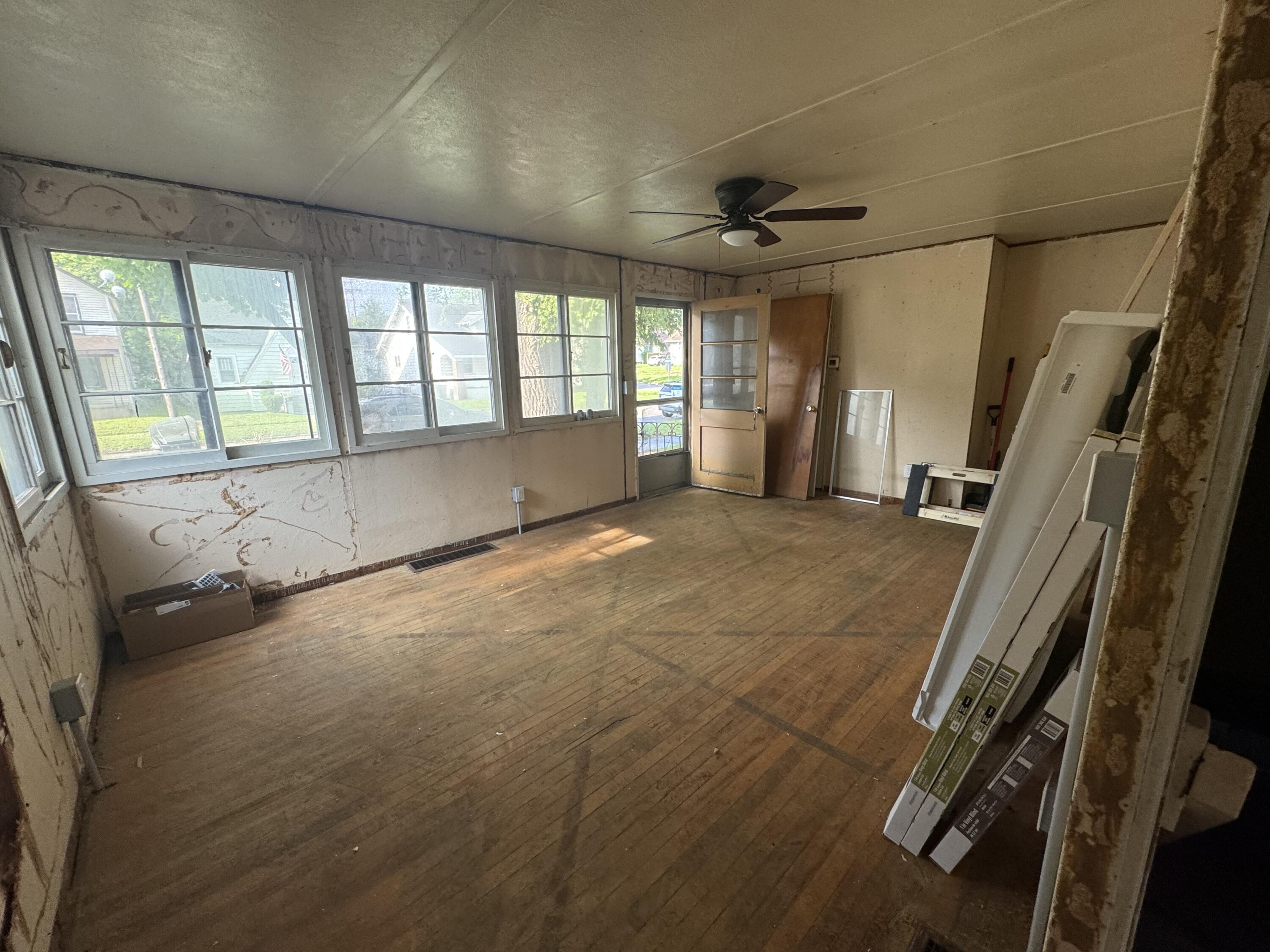 938 W Southern Avenue Property Photo 5