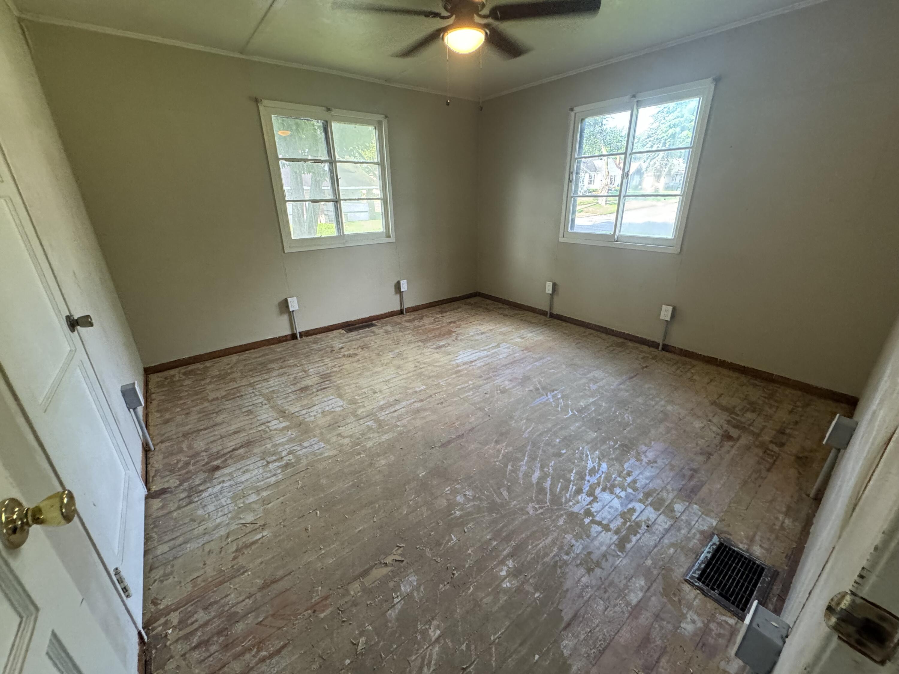 938 W Southern Avenue Property Photo 14