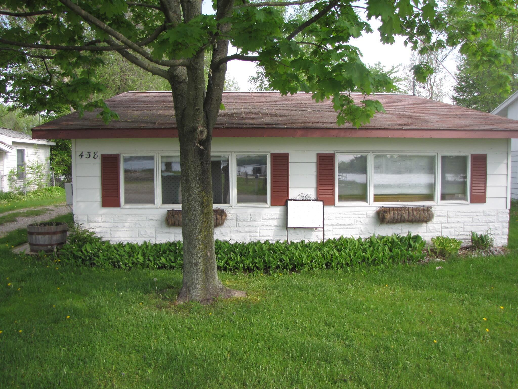 438 N Shore Drive Property Photo 1