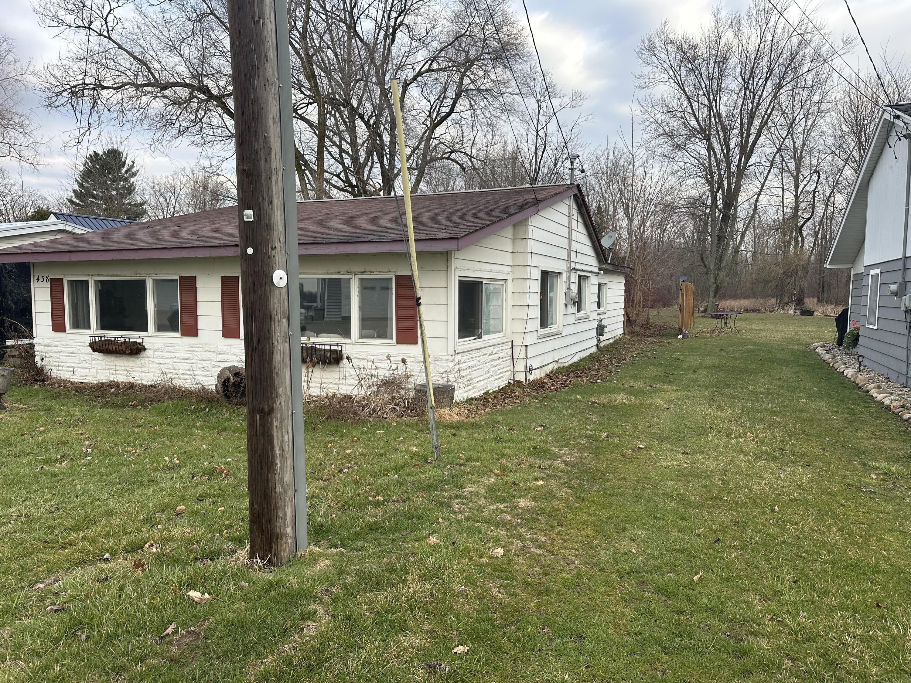 438 N Shore Drive Property Photo 2