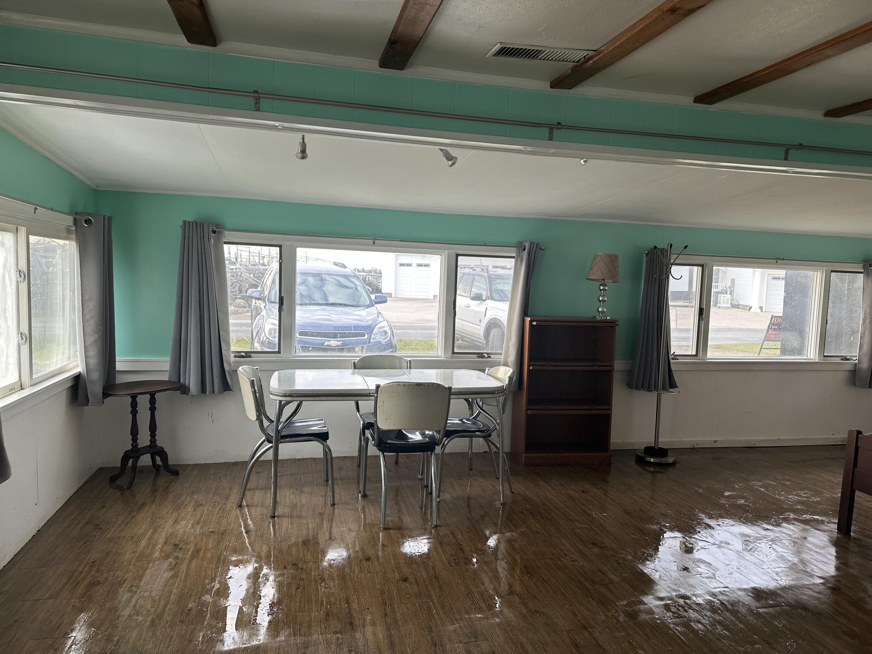 438 N Shore Drive Property Photo 5