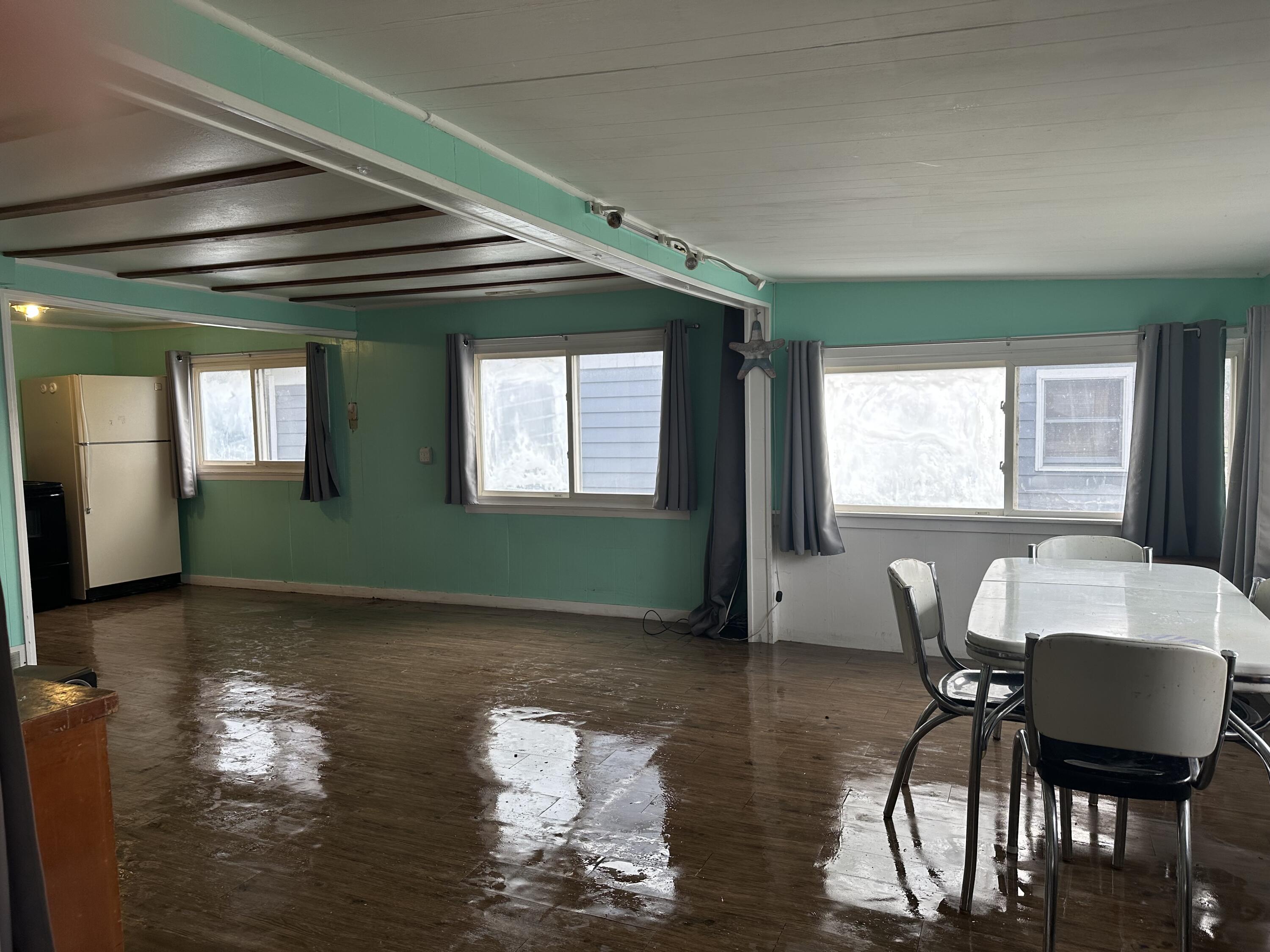 438 N Shore Drive Property Photo 6