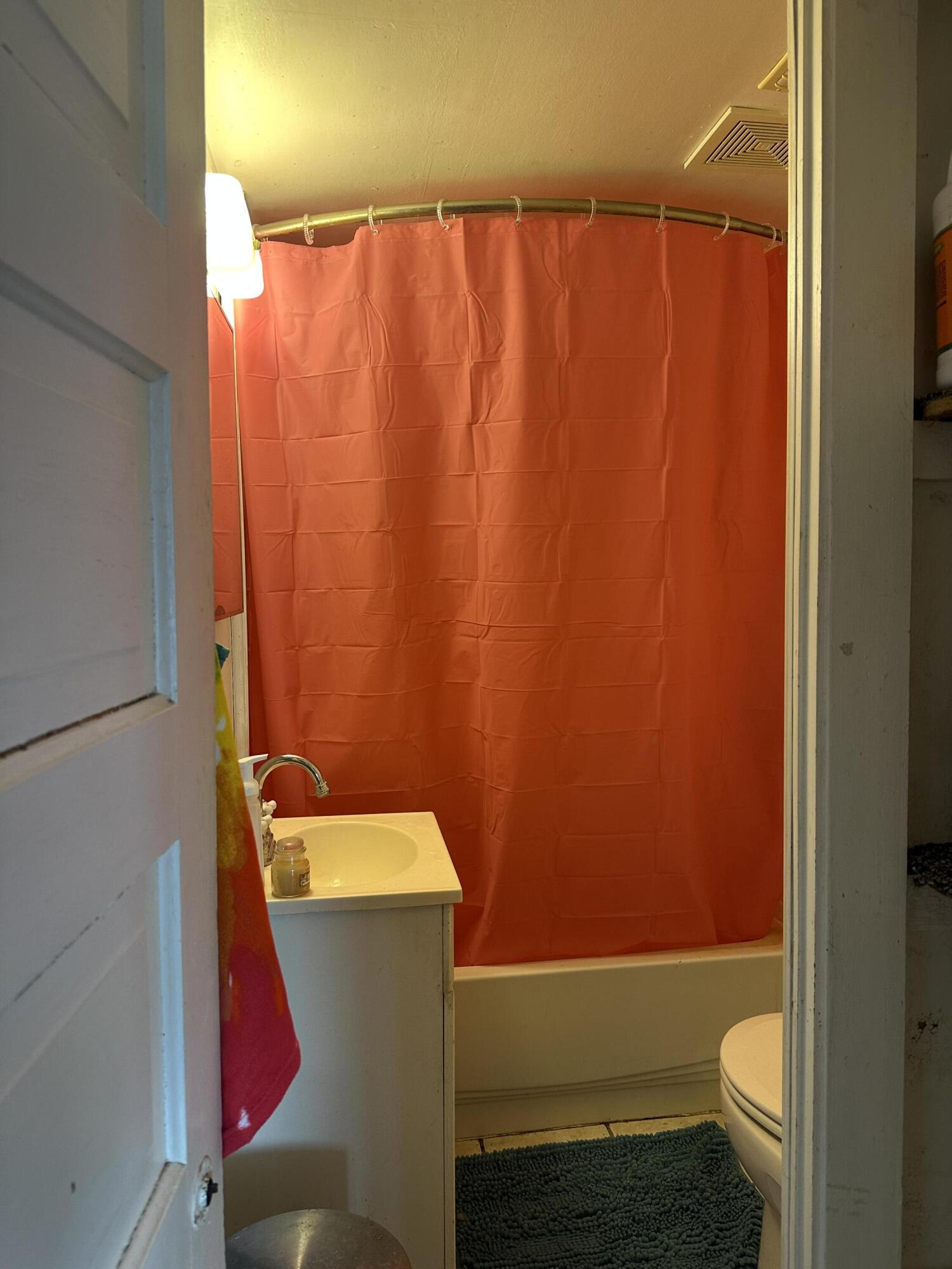 438 N Shore Drive Property Photo 7