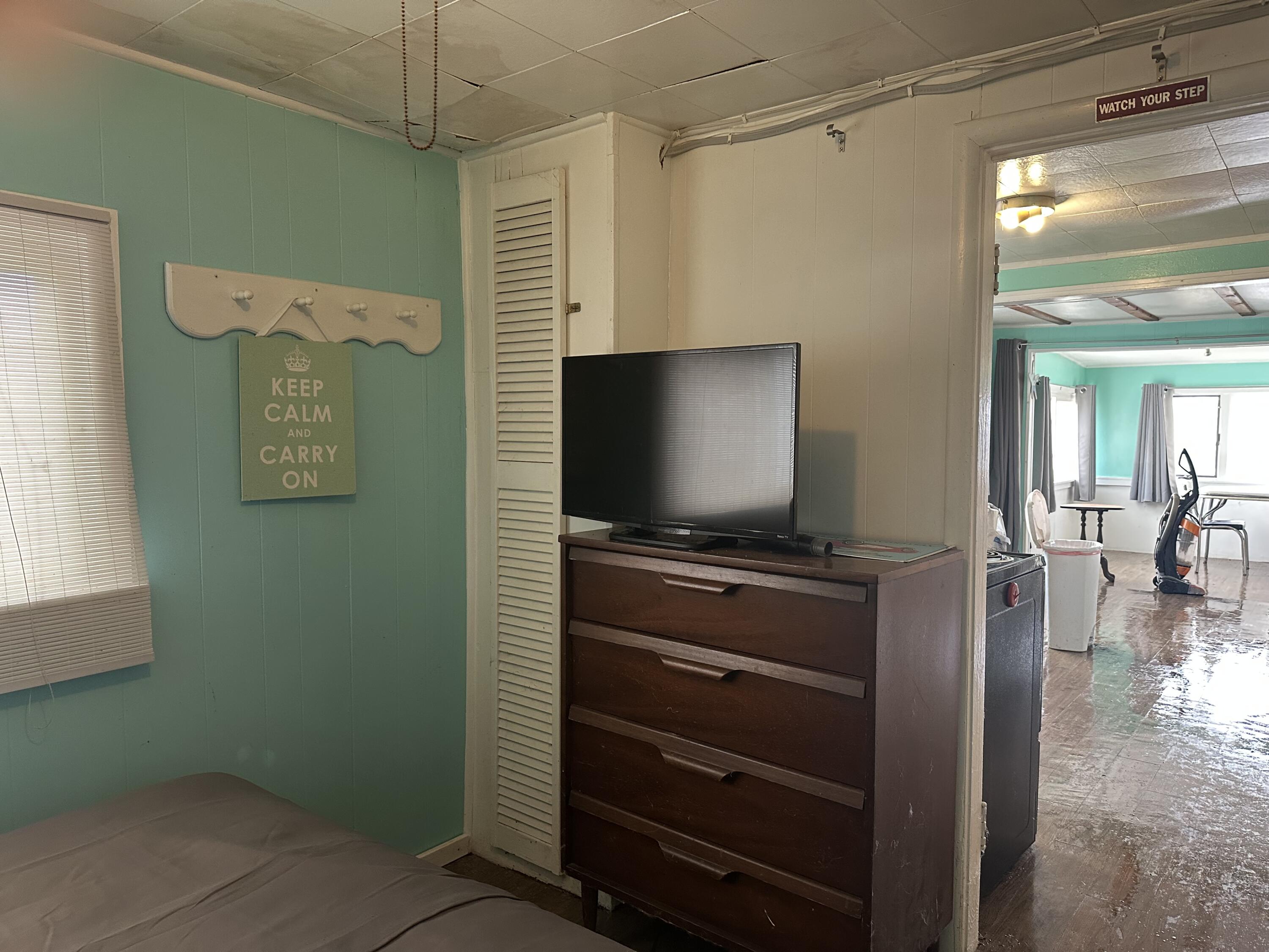 438 N Shore Drive Property Photo 9