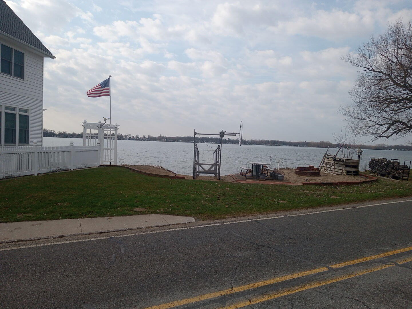 438 N Shore Drive Property Photo 15