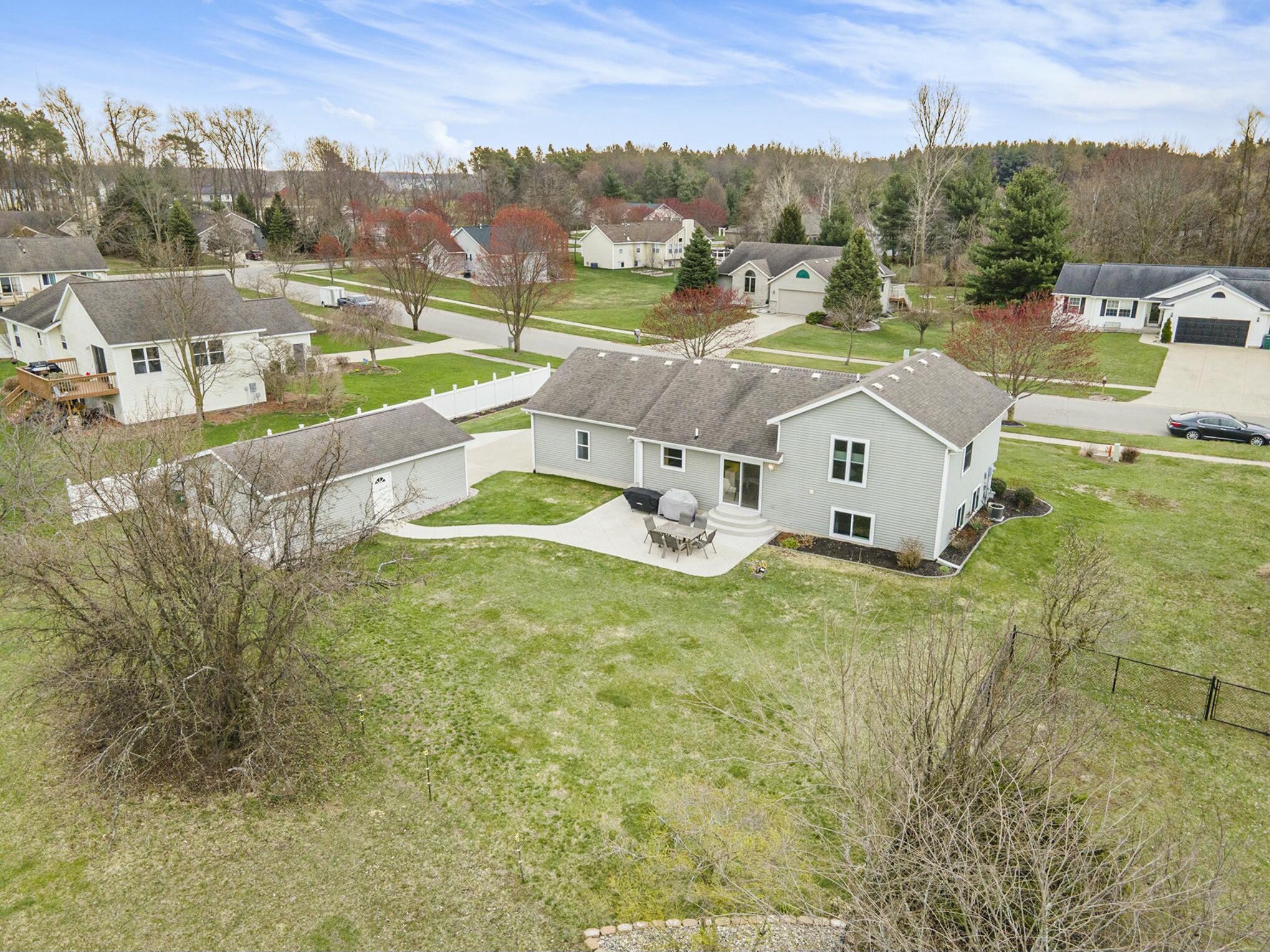5895 Maple Bend Trail Property Photo 3