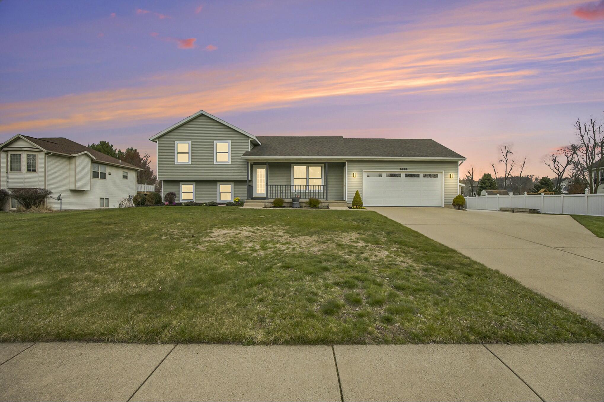 5895 Maple Bend Trail Property Photo 4