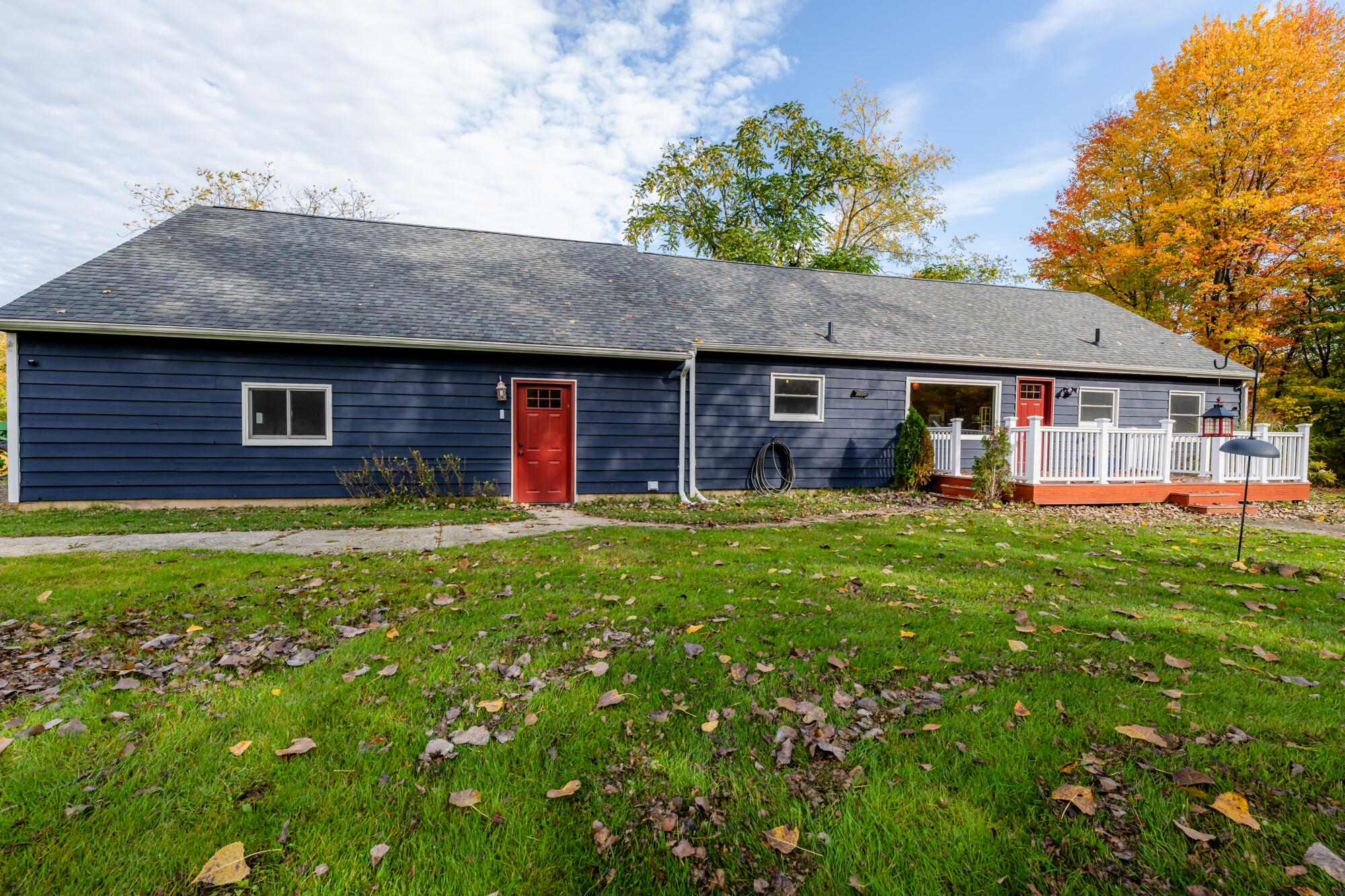 557 W James Street Property Photo 1
