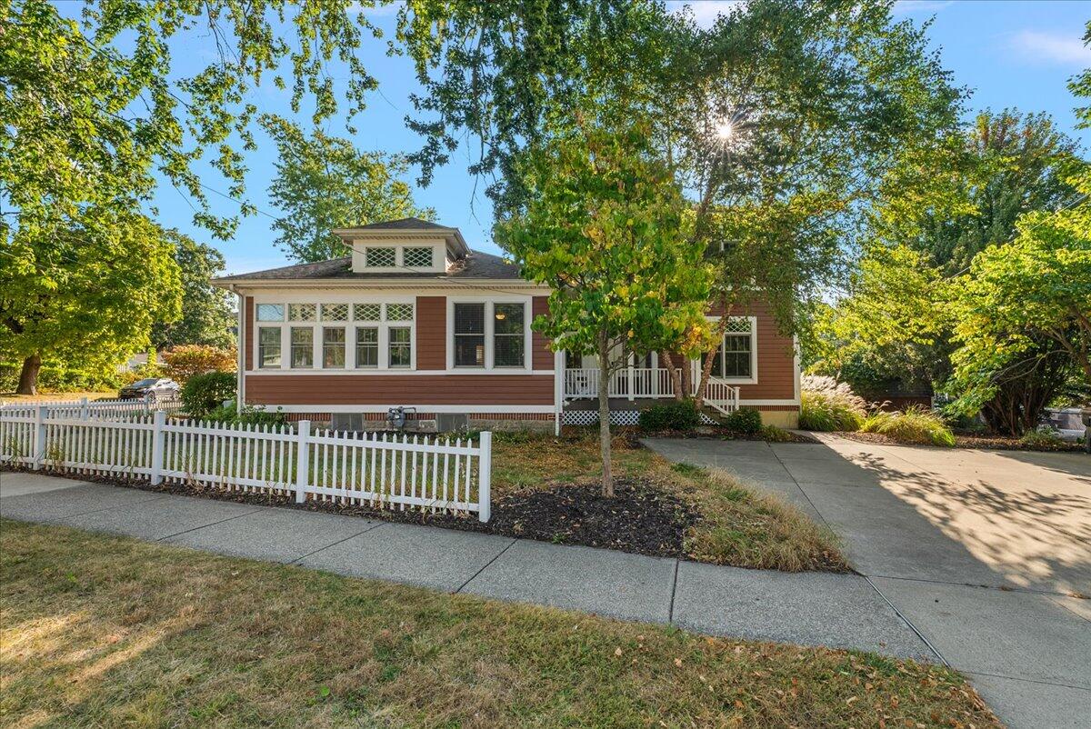 202 Oak Street Property Photo 1