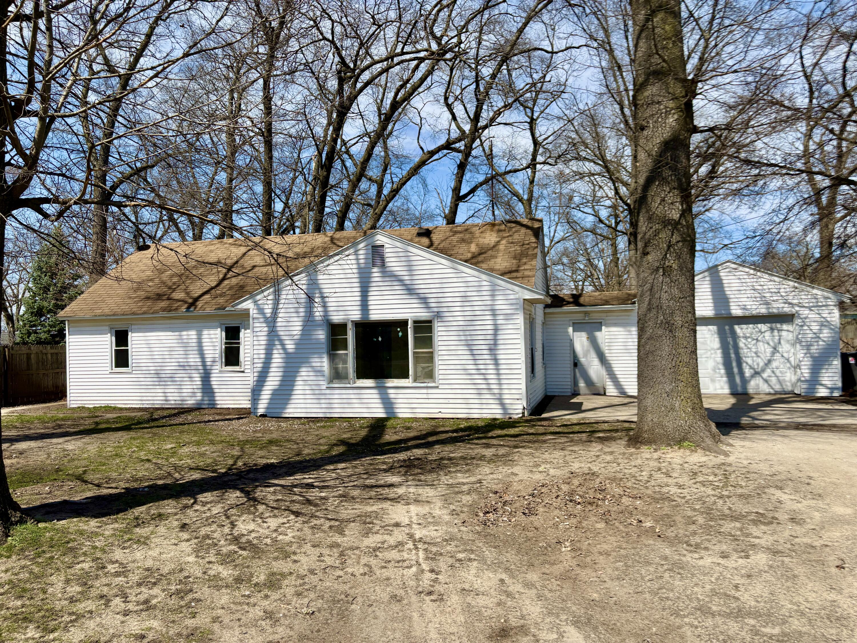 1640 Mclaughlin Avenue Property Photo 1