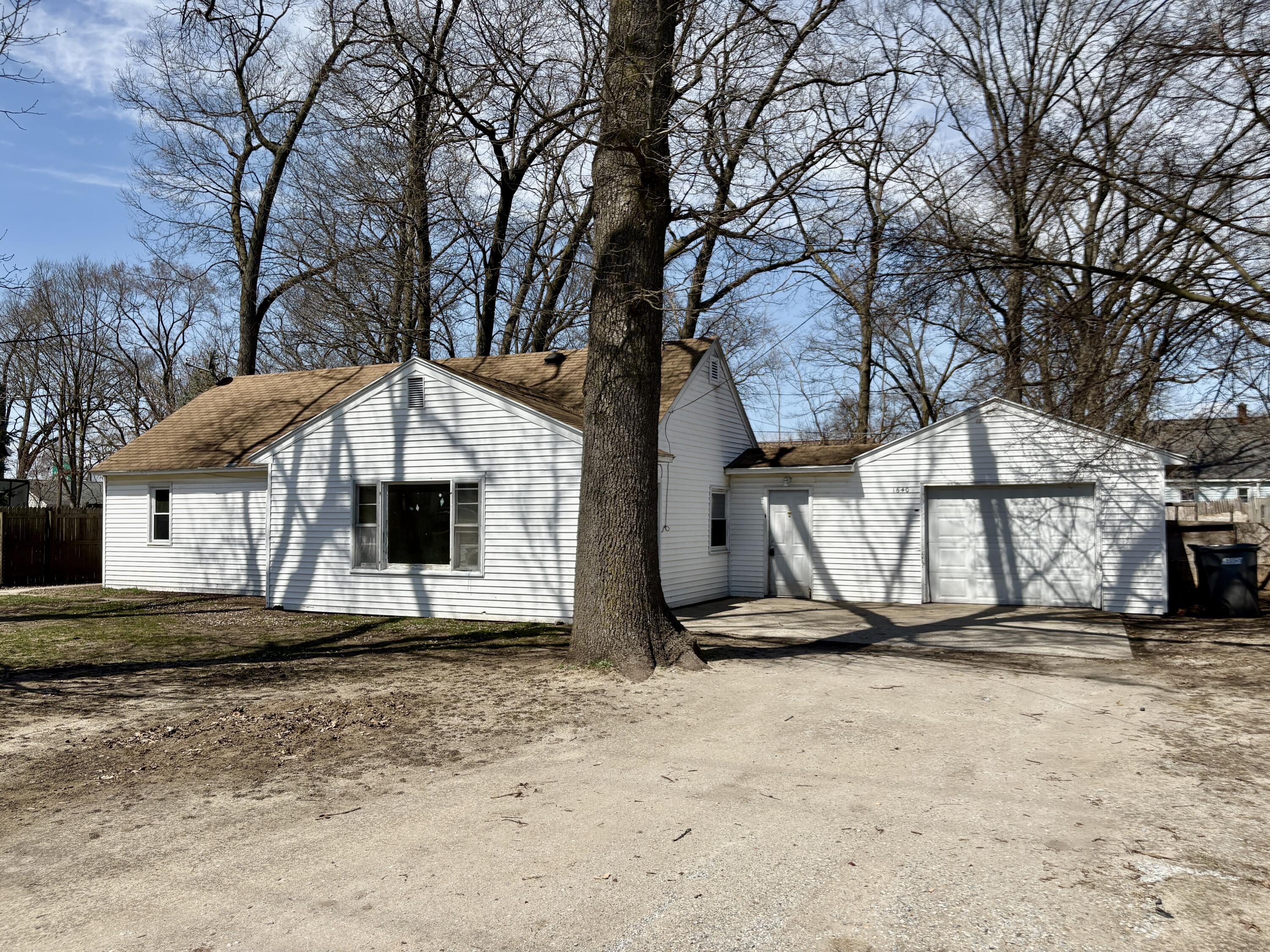 1640 Mclaughlin Avenue Property Photo 2