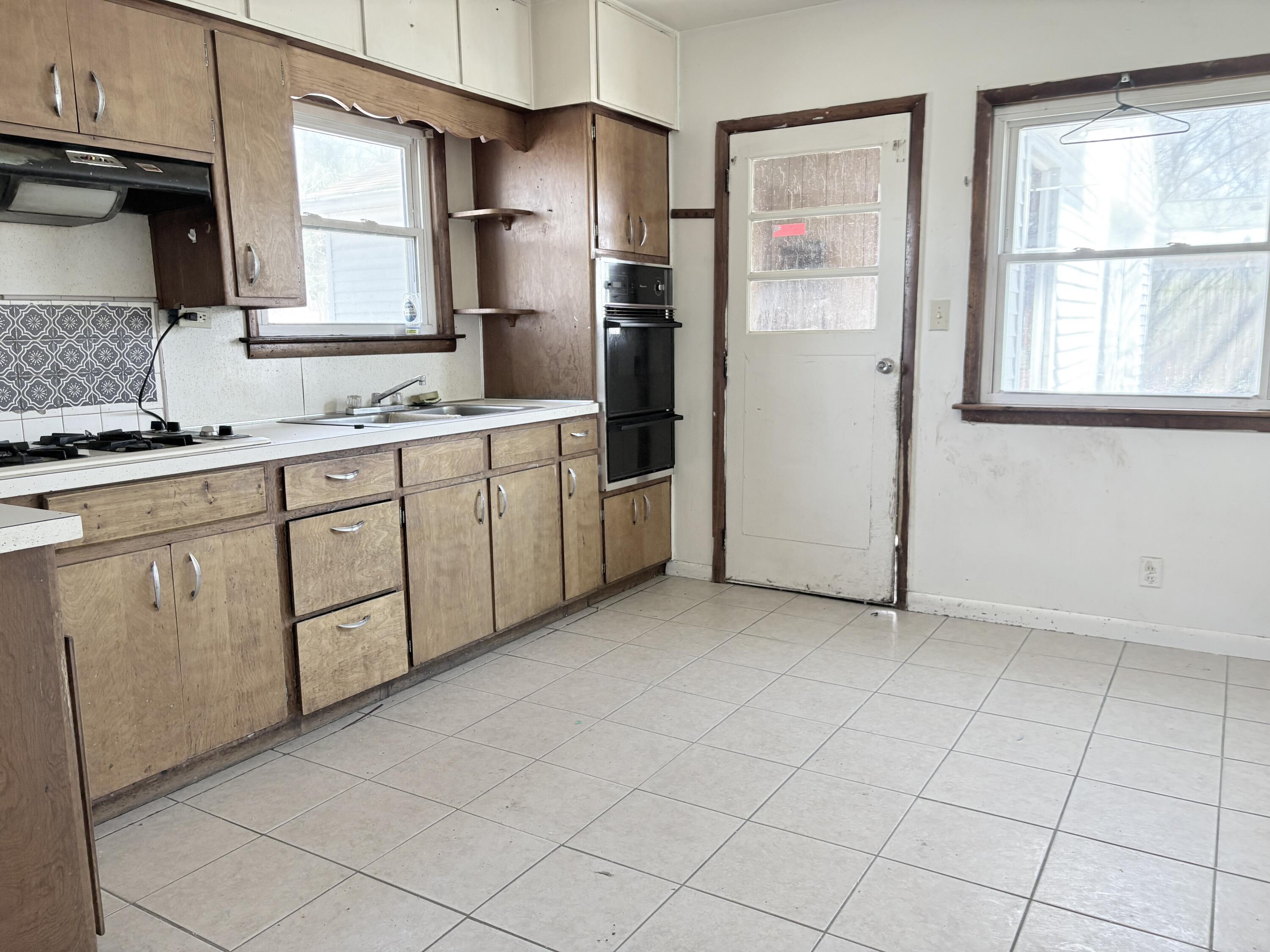 1640 Mclaughlin Avenue Property Photo 4