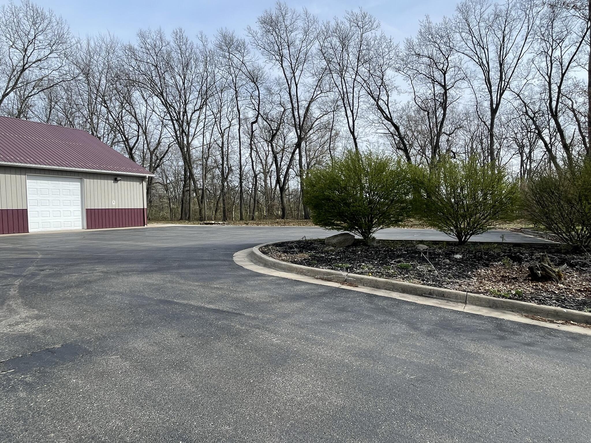 512 Industrial Park Drive Property Photo 3