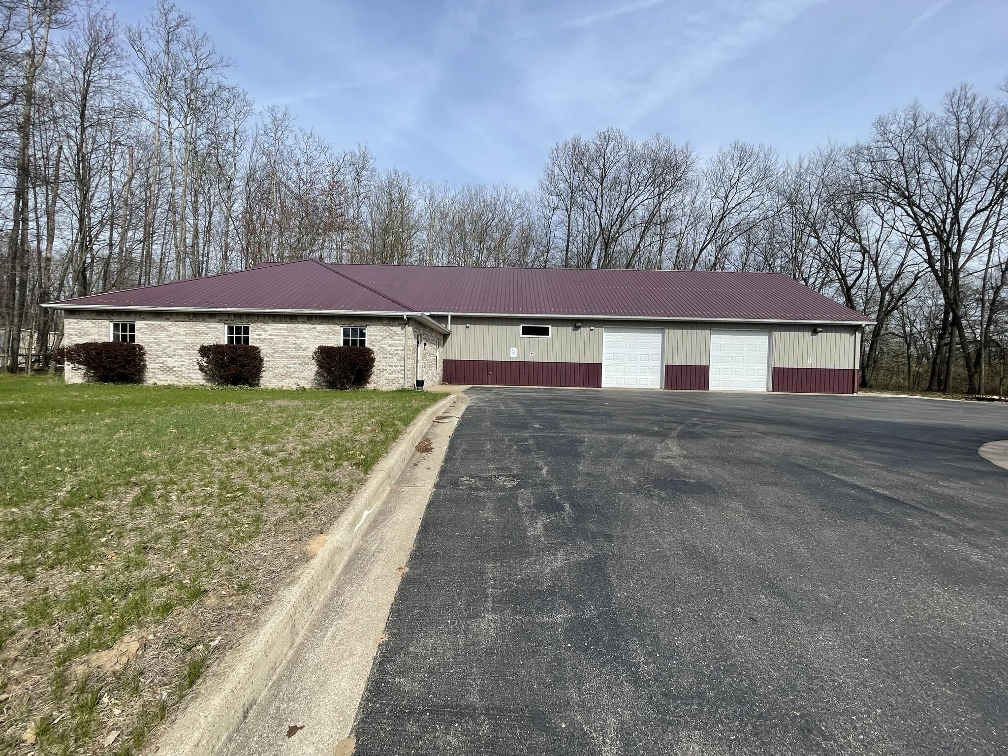 512 Industrial Park Drive Property Photo 4