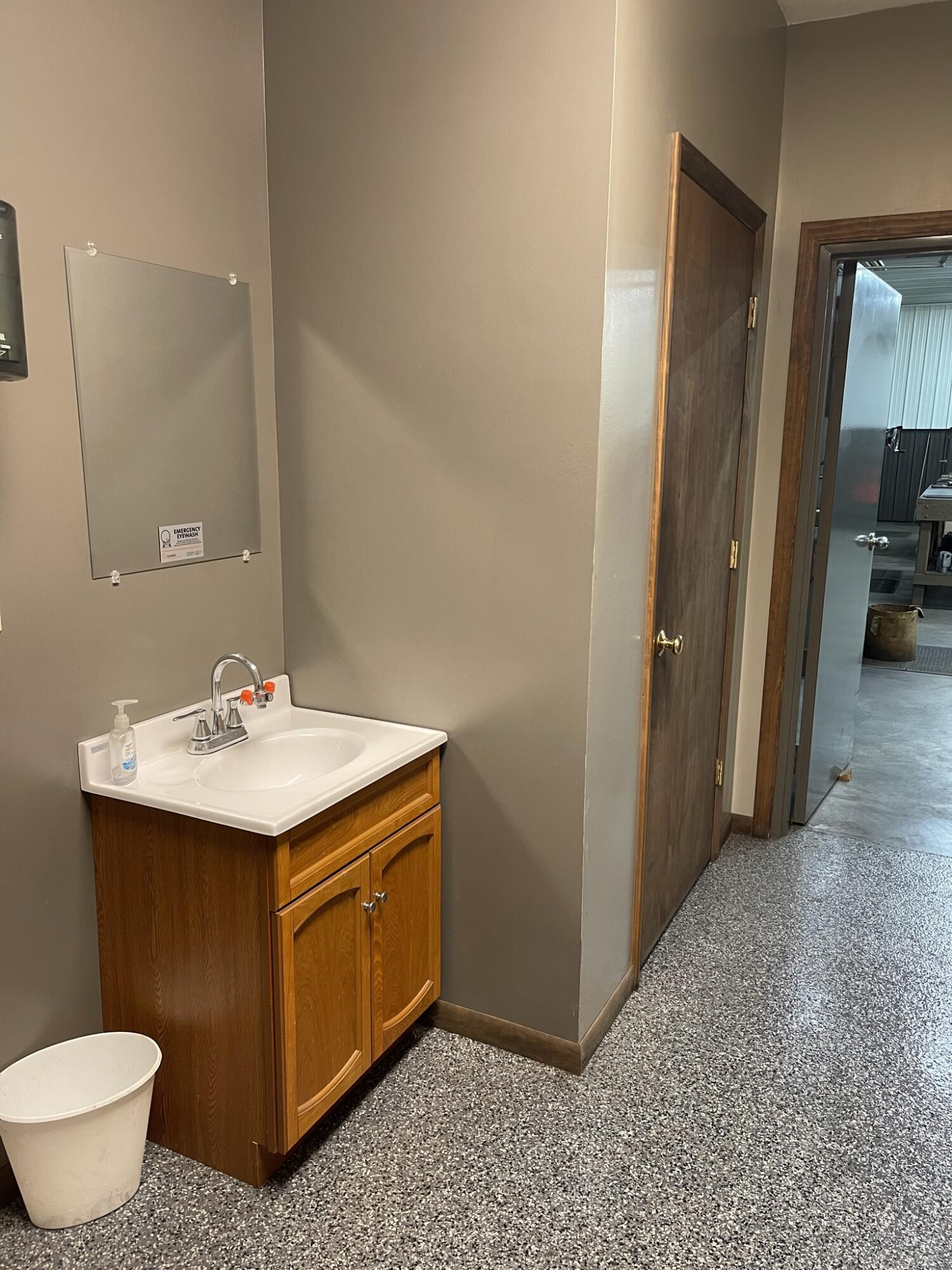 512 Industrial Park Drive Property Photo 18